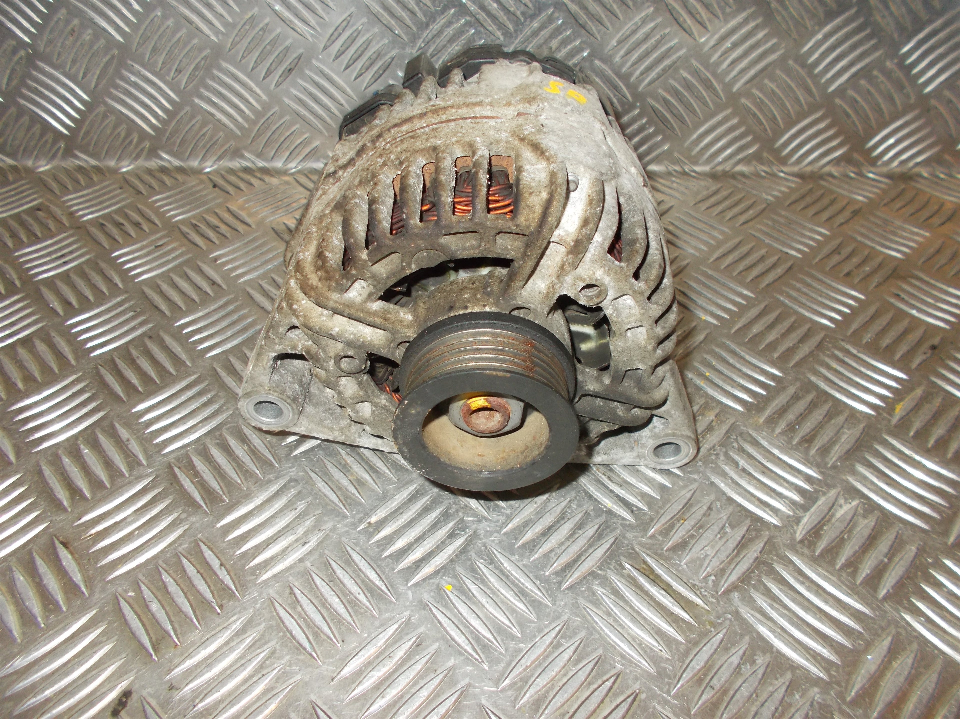 Opel Corsa D Generator Med OEM Nr. 0124325171 Fra Opel Ophugger