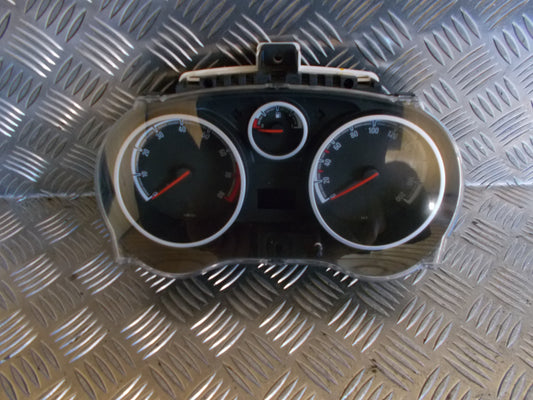 Opel Corsa D Speedometer - Instrument Med OEM Nr. 1364267 Fra Opel Ophugger