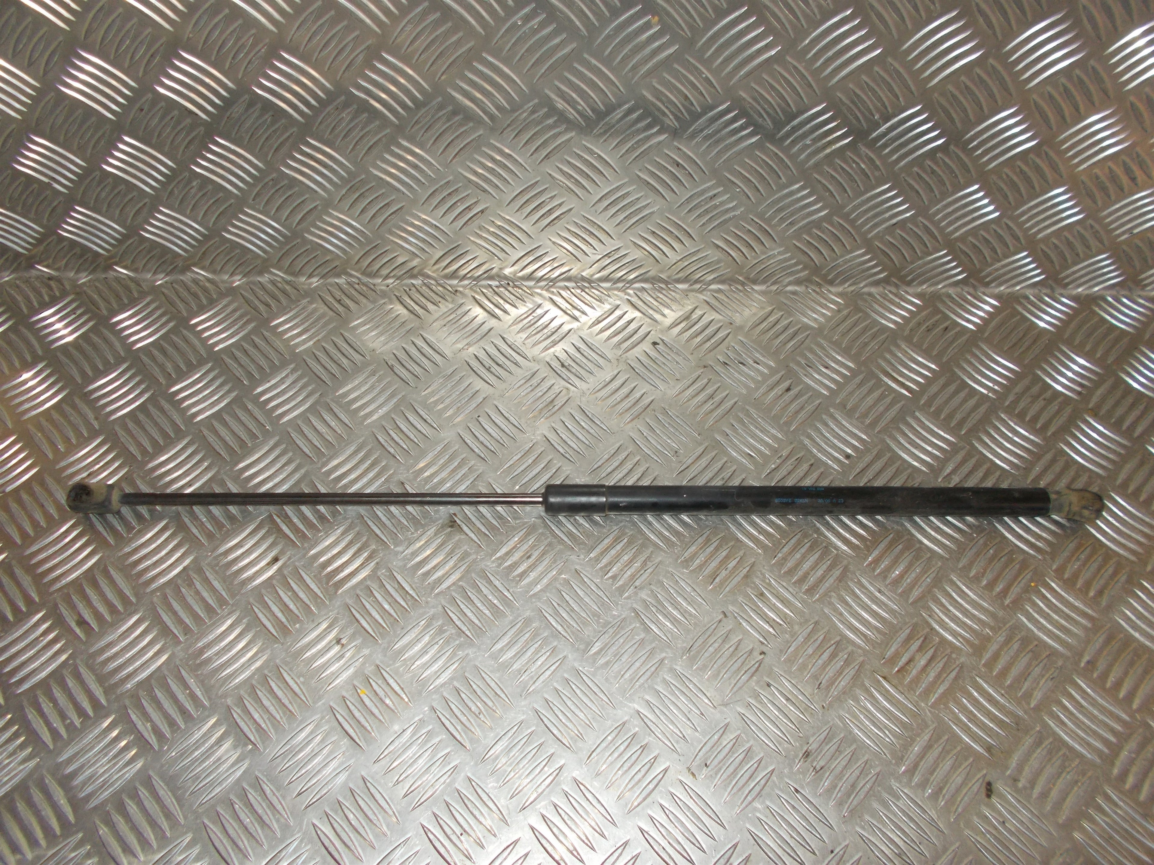 Opel Corsa D Bagklapsdæmper Med OEM Nr. 13162309 Fra Opel Ophugger