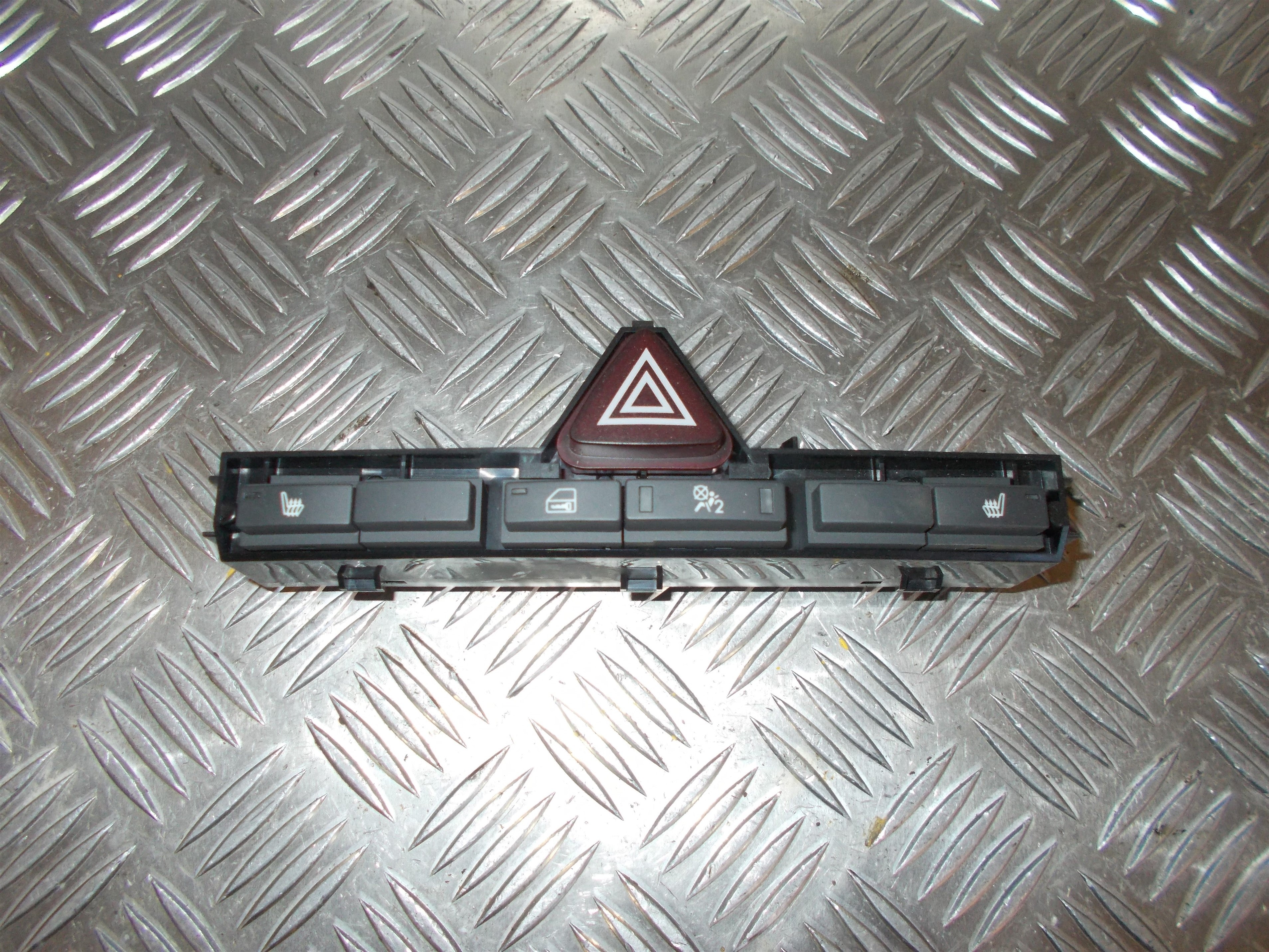 Opel Corsa D Kontakt Katastrofe Med OEM Nr. 13205986 Fra Opel Ophugger