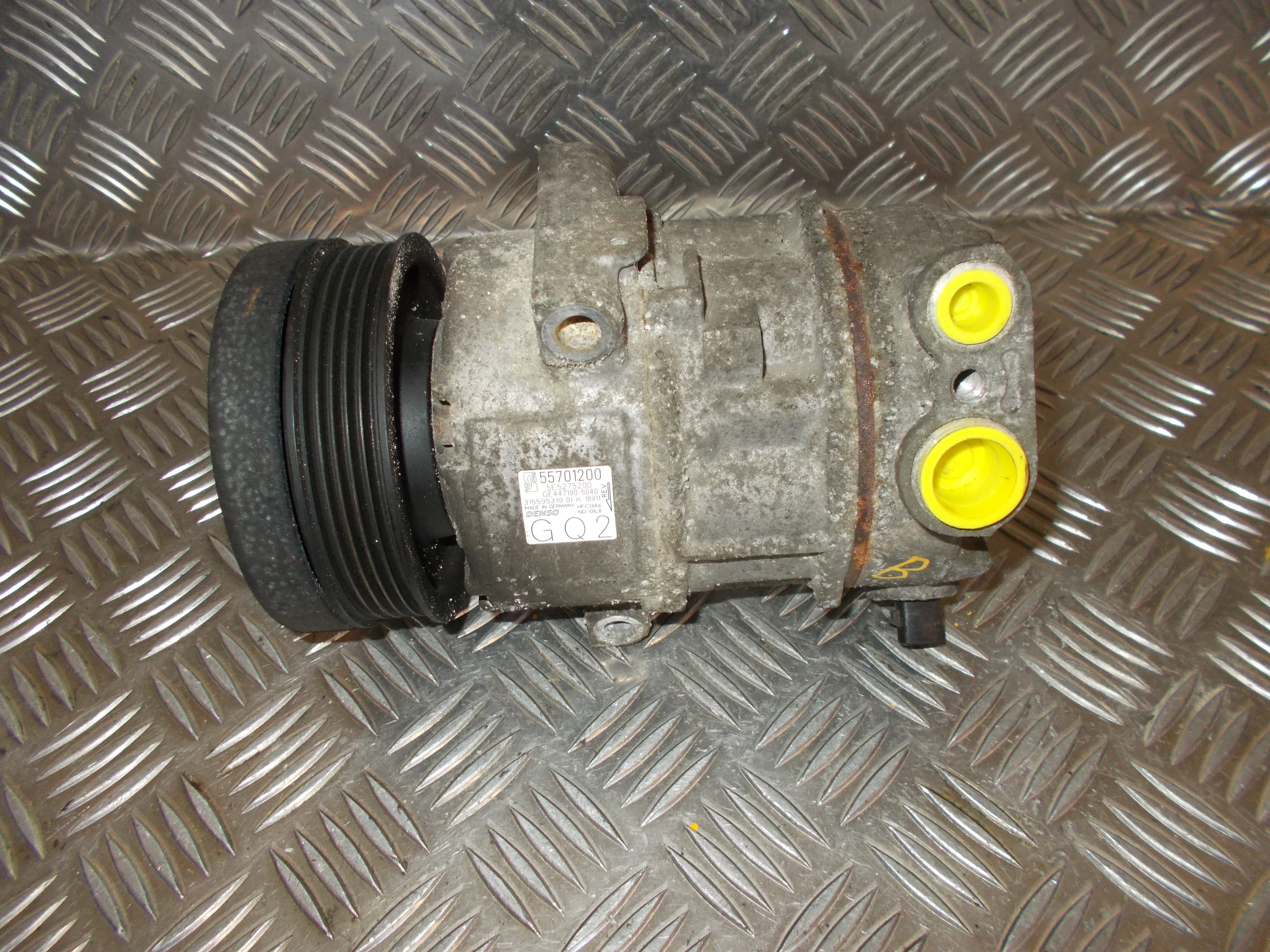 Opel Corsa D Aircondition Pumpe Med OEM Nr. 55701200 Fra Opel Ophugger