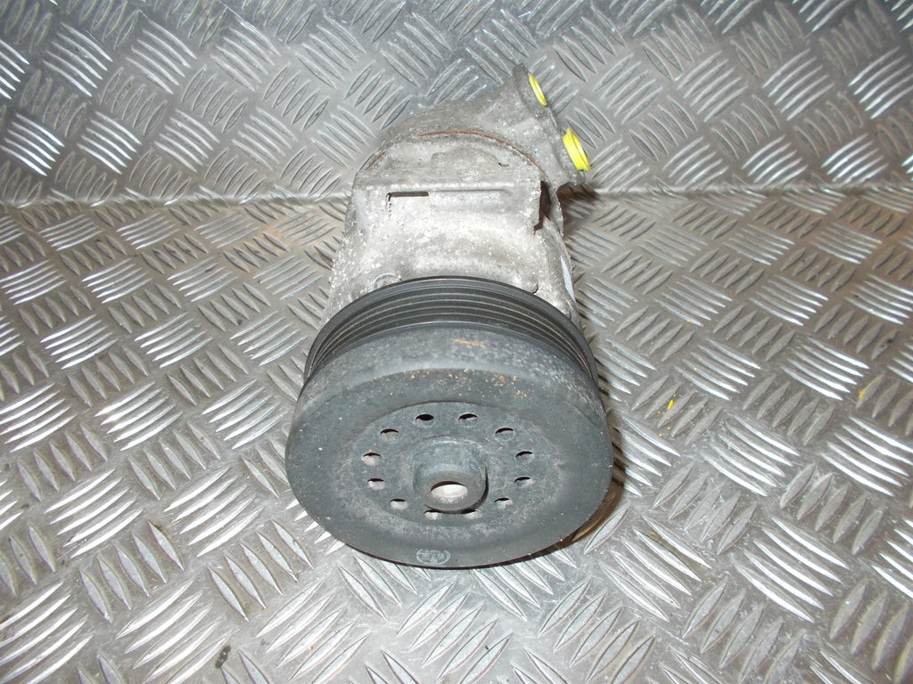 Opel Corsa D Aircondition Pumpe Med OEM Nr. 55701200 Fra Opel Ophugger