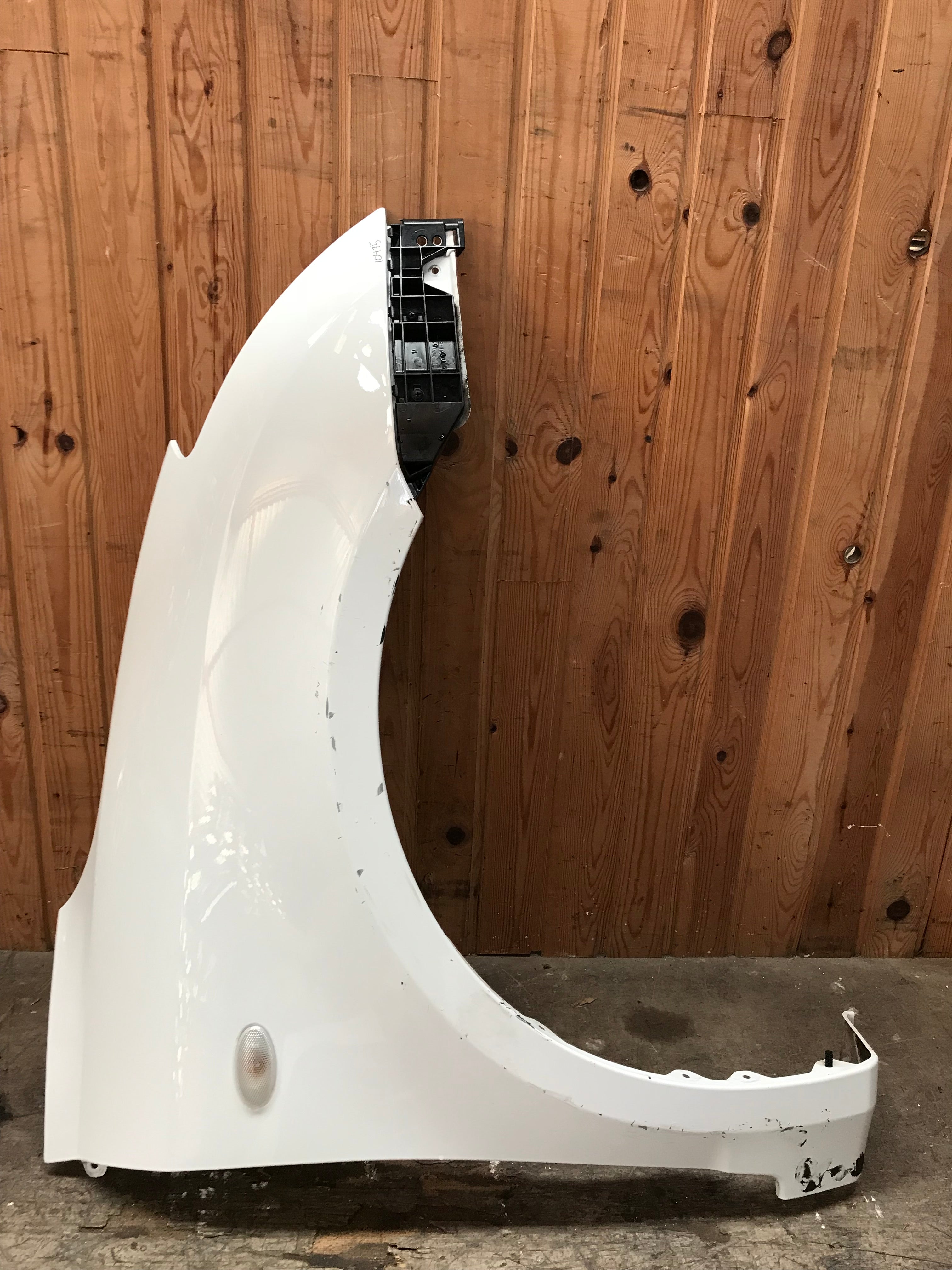 Suzuki Swift Forskærm H Med OEM Nr. 5761163J20 Fra Suzuki Ophugger