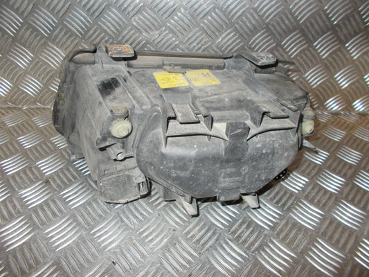 Audi A4 8D Forlygte Med OEM Nr. Ophugger Fra Audi Ophugger