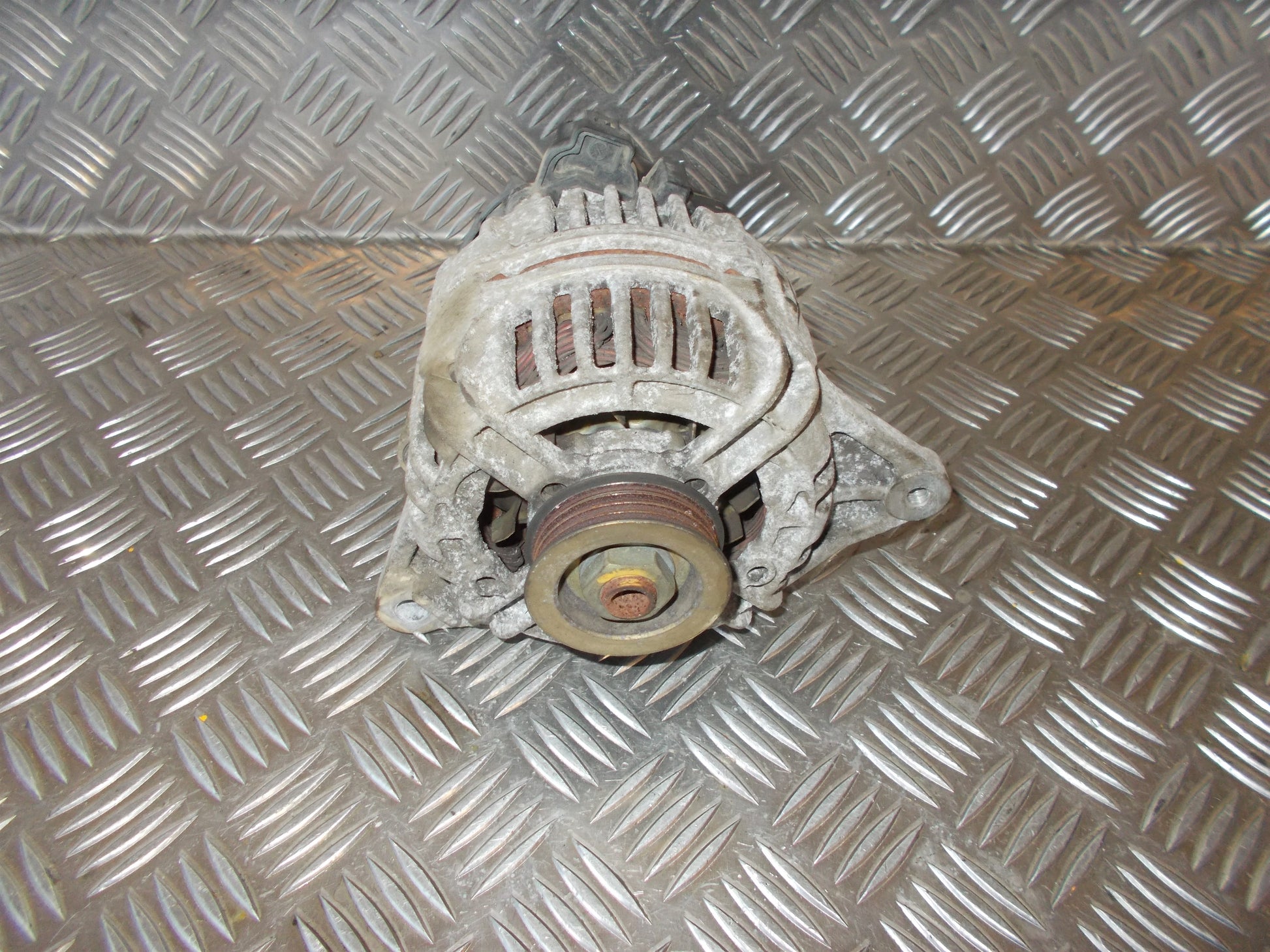 Mitsubishi Carisma Generator Med OEM Nr. 0124325010 Fra Mitsubishi Ophugger