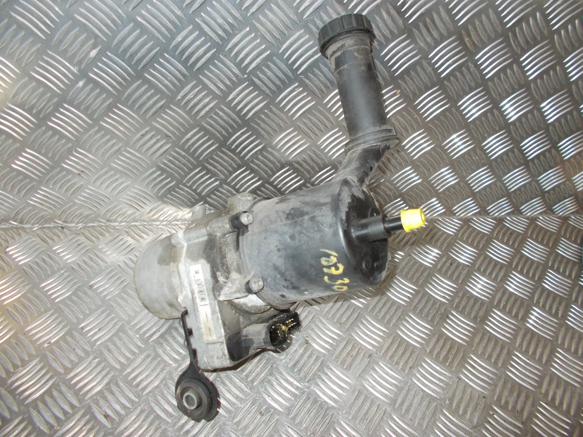 Peugeot 307 Servopumpe Med OEM Nr. 966137480 Fra Peugeot Ophugger