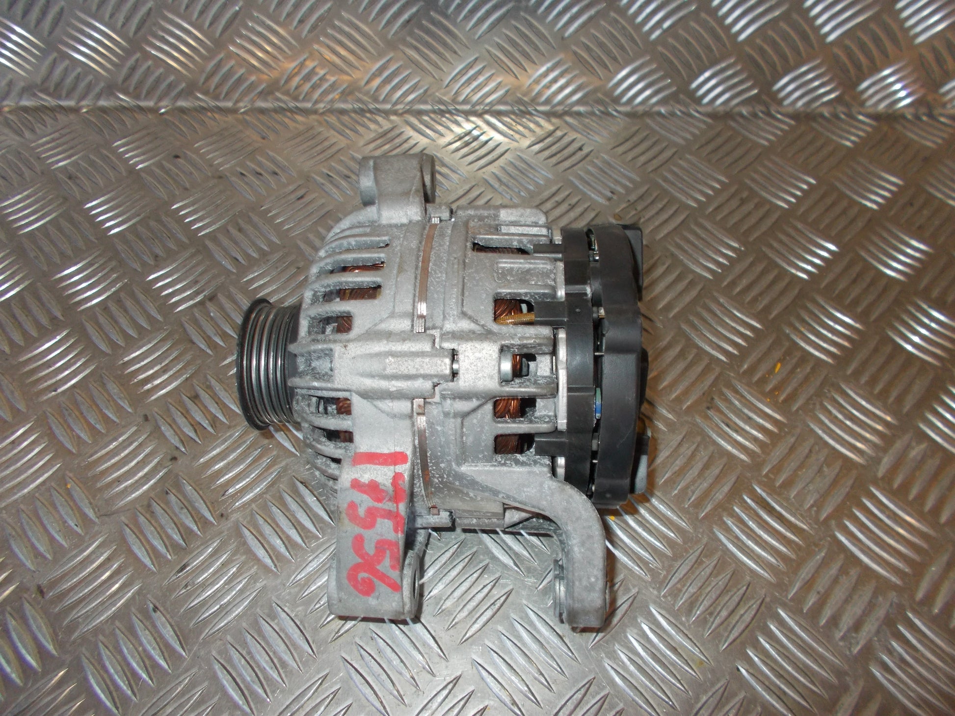 Opel Astra G Generator Med OEM Nr. 0986041260 Fra Opel Ophugger