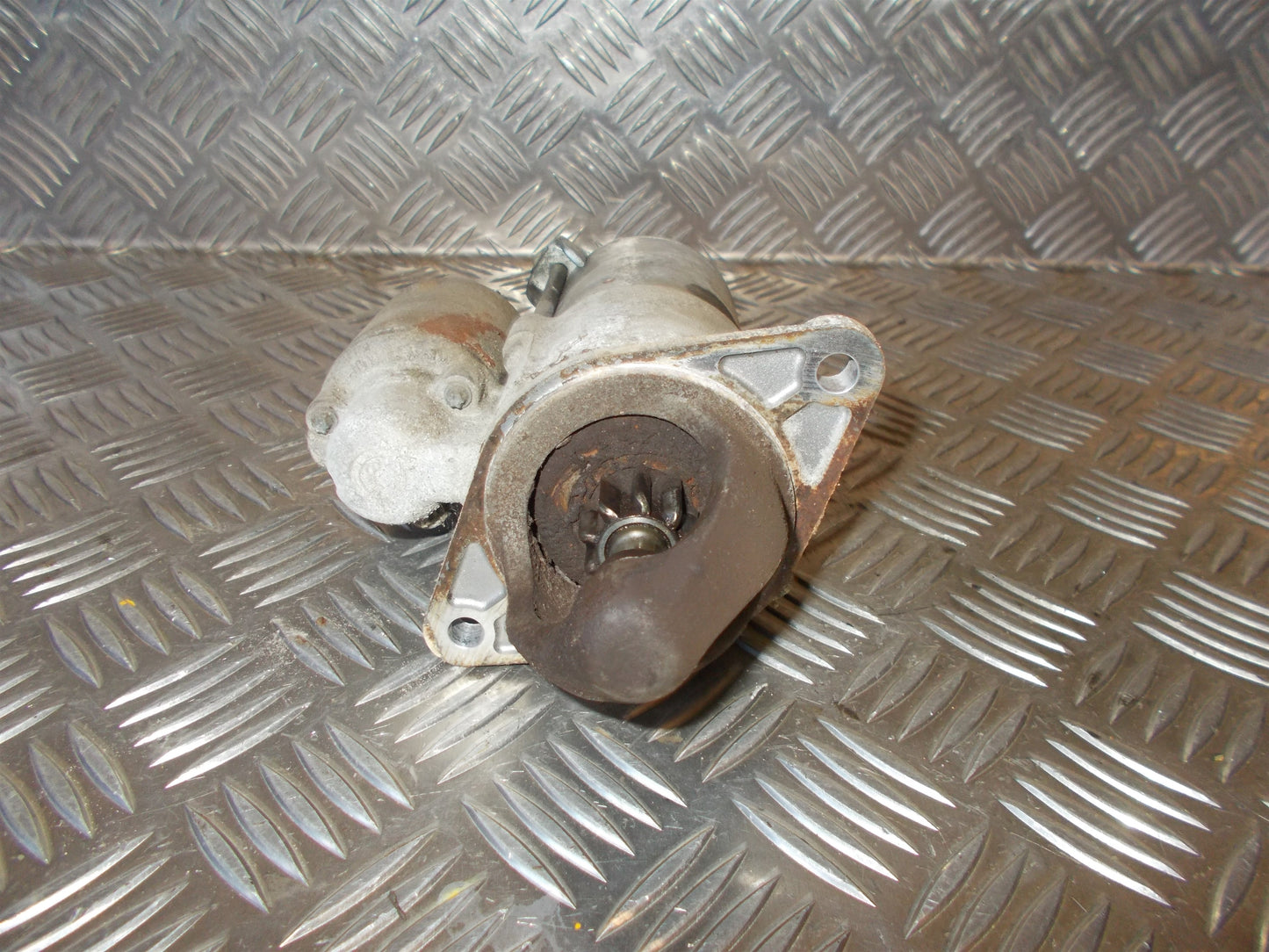 Opel Zafira B Starter Med OEM Nr. 55556092 Fra Opel Ophugger