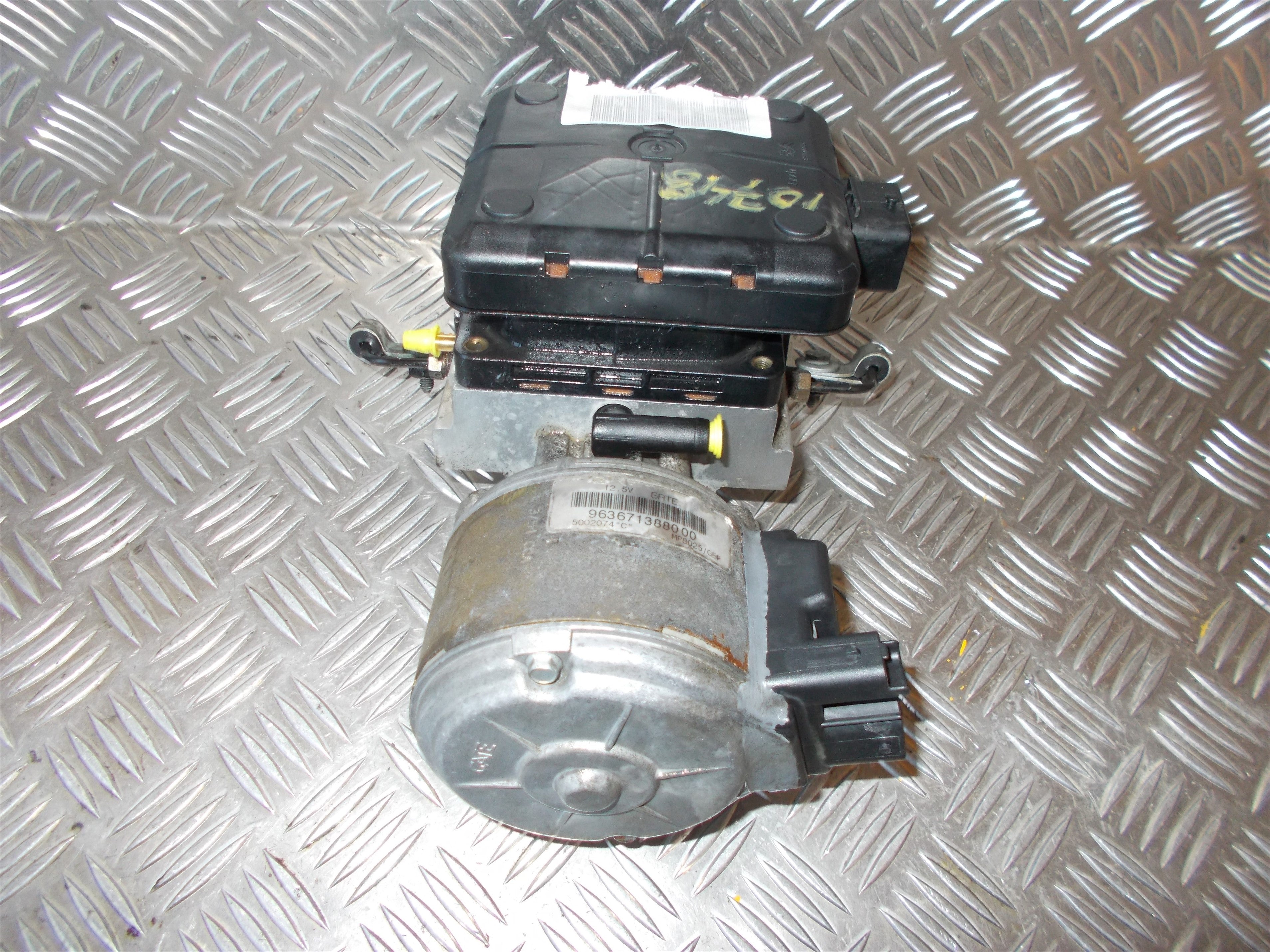 Citroen C5 Niveaureg. Pumpe Med OEM Nr. 9636713880 Fra Citroen Ophugger