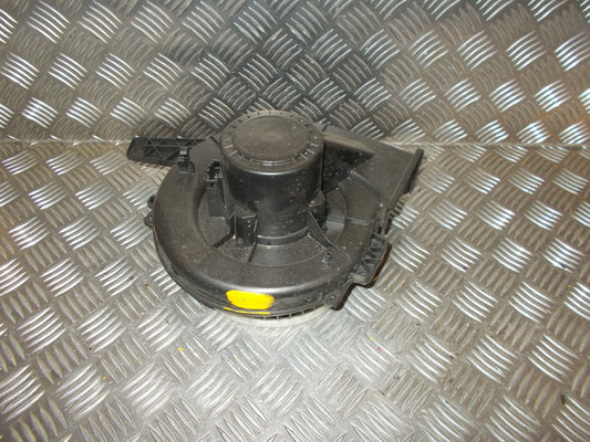 VW Fox 5Z Varmeblæser Med OEM Nr. 6Q1819015G Fra VW Ophugger