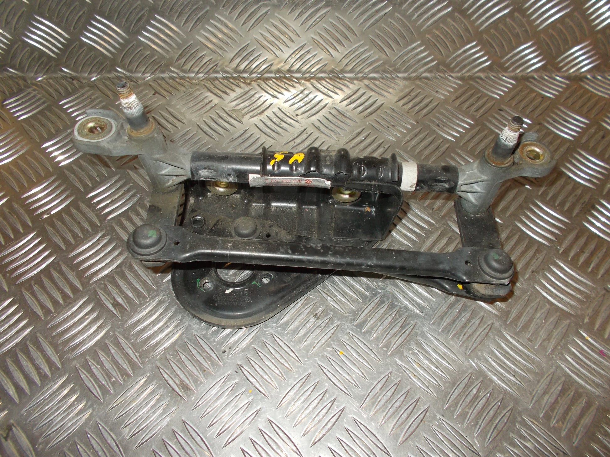 VW Fox 5Z Viskertræk Med OEM Nr. 5Z0955023C Fra VW Ophugger