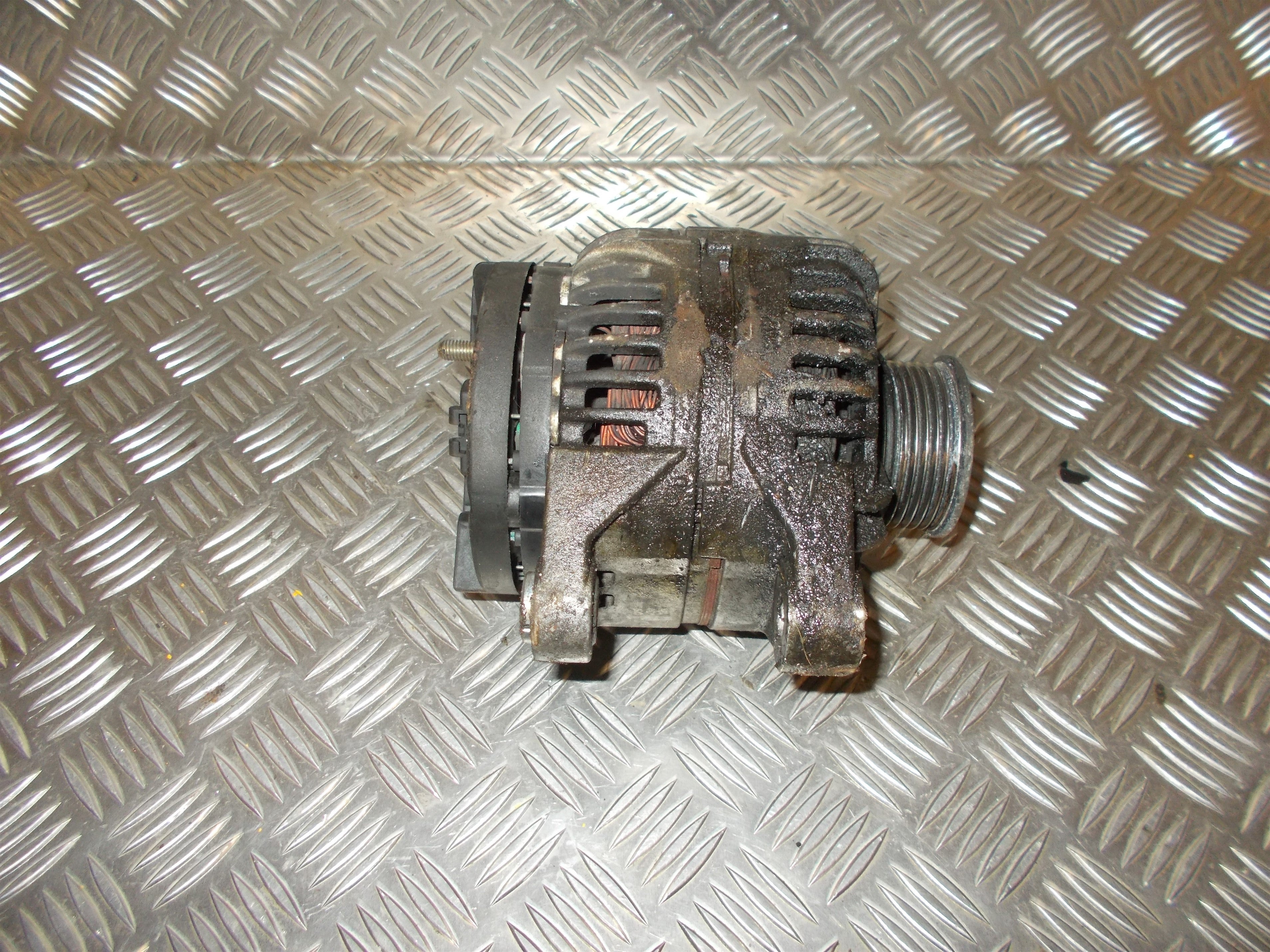 Alfa Romeo Alfa 147 Generator Med OEM Nr. 46769369 Fra Alfa Romeo Ophugger