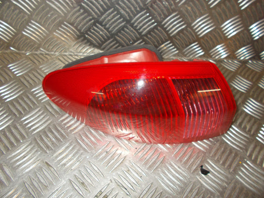 Alfa Romeo 147 Baglygte Med OEM Nr. Ophugger Fra Alfa Romeo Ophugger