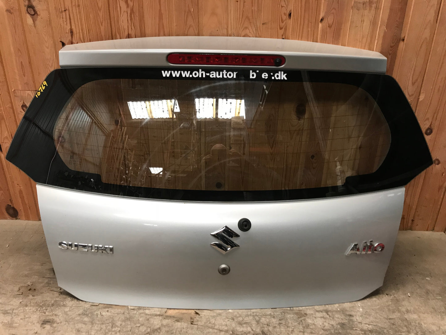 Suzuki Alto Bagklap Med OEM Nr. 69100M68K10 Fra Suzuki Ophugger