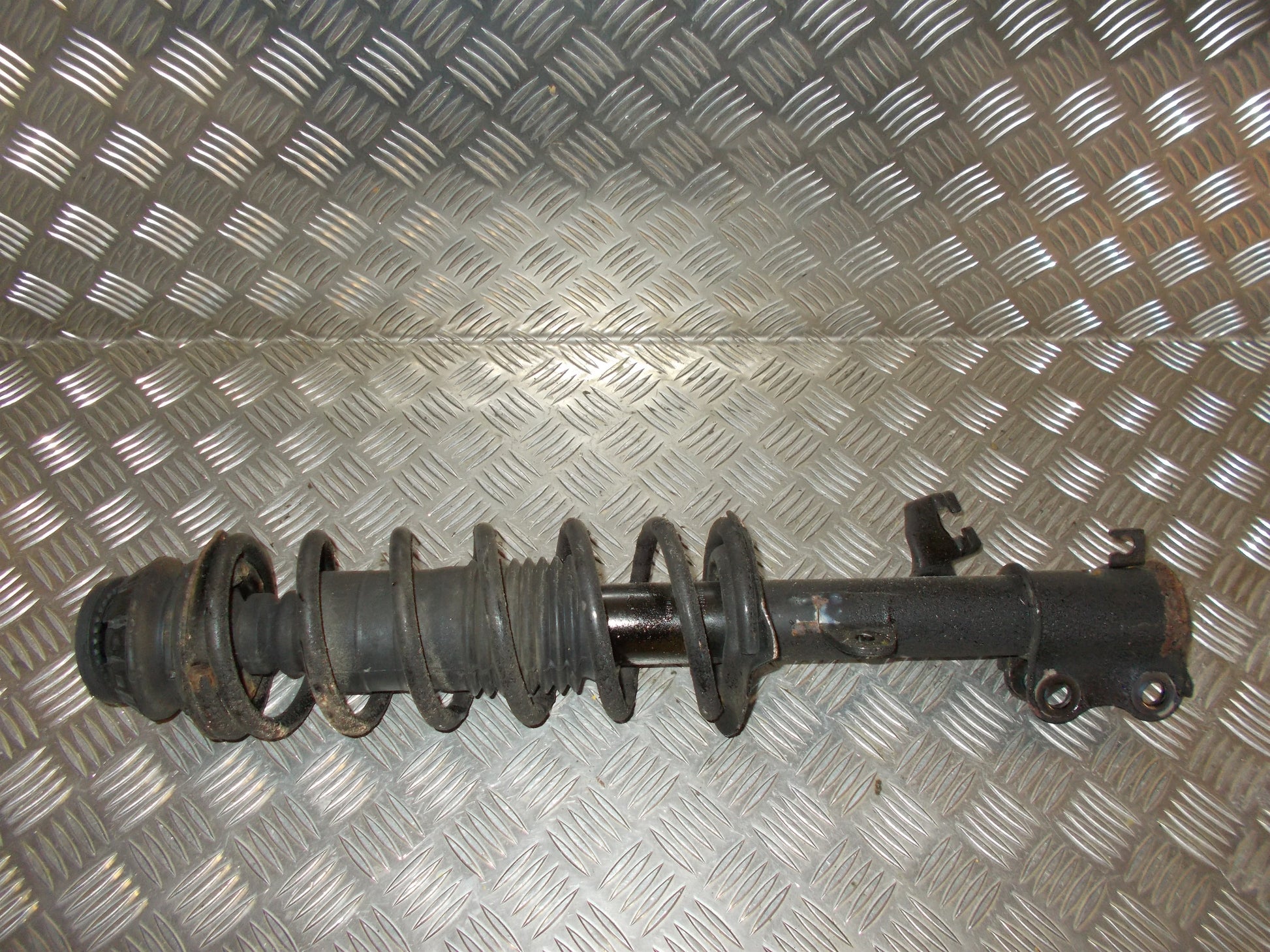 Nissan Micra K13 Fjederben For H Med OEM Nr. 54302K Fra Nissan Ophugger