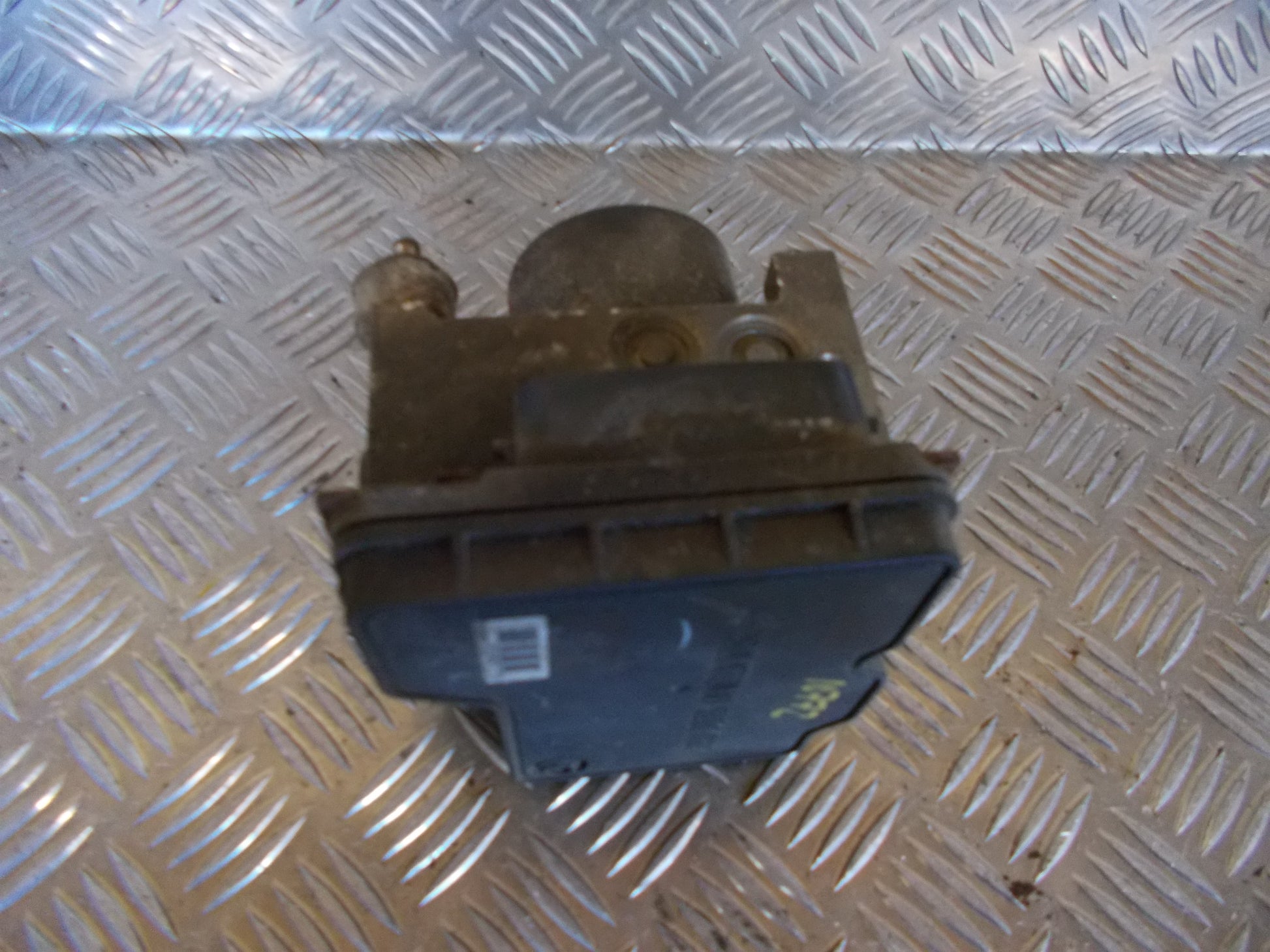 Nissan Micra K13 Abs Pumpe Med OEM Nr. 476603HN5A Fra Nissan Ophugger