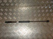 Nissan Micra K13 Bagklapsdæmper Med OEM Nr. 904513HN0A Fra Nissan Ophugger