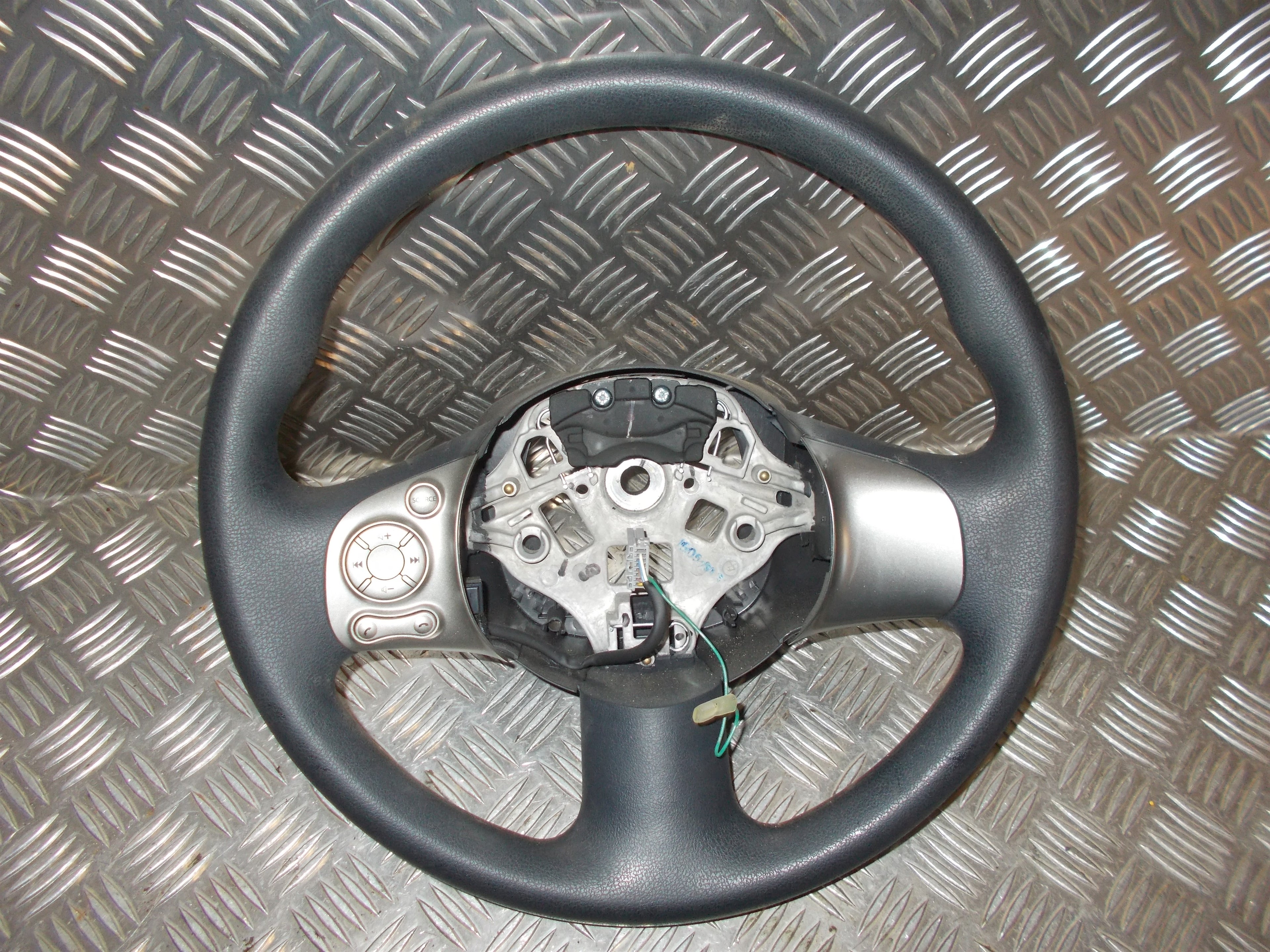 Nissan Micra K13 Rat Med OEM Nr. 484301HE0C Fra Nissan Ophugger