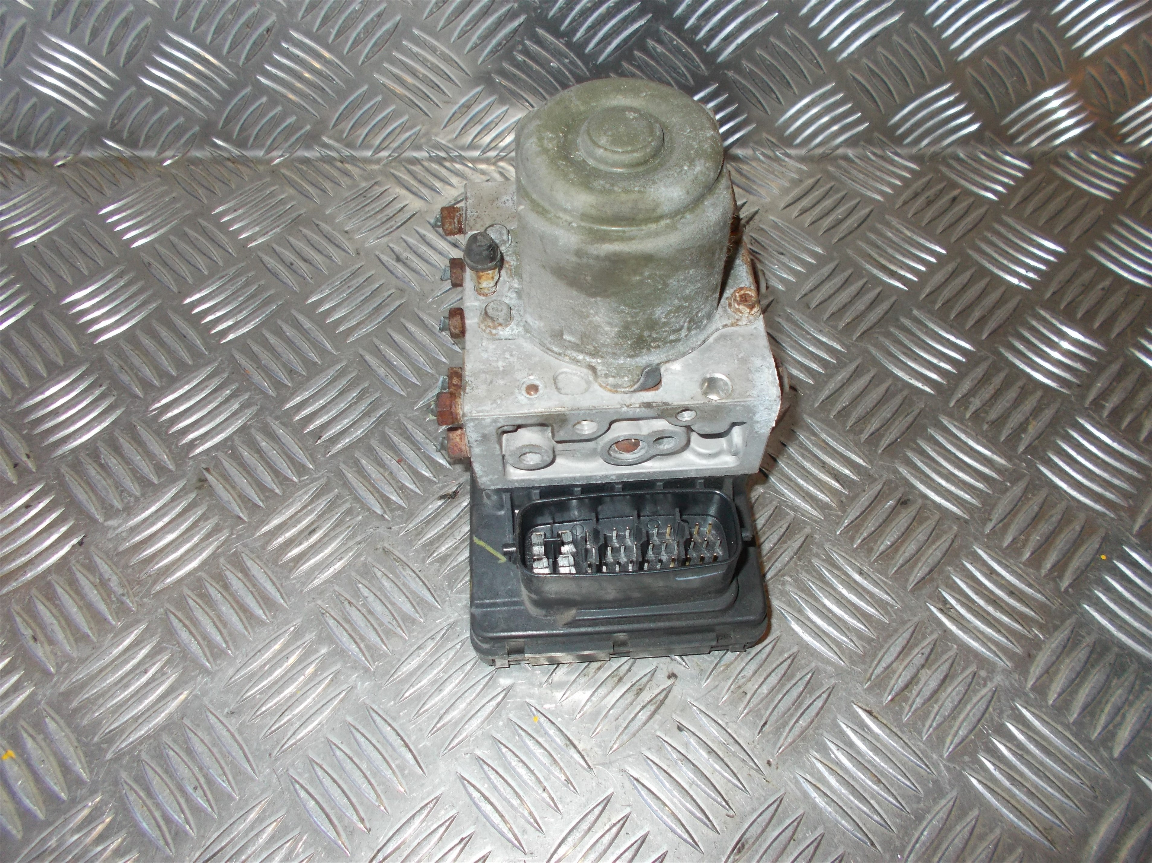 Toyota Avensis Verso ABS Pumpe Med OEM Nr. 4451044050 Fra Toyota Ophugger
