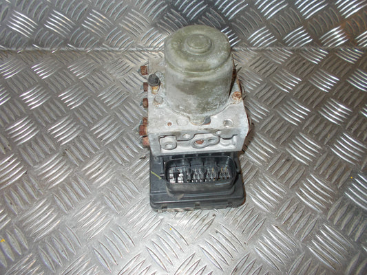 Toyota Avensis Verso Abs Pumpe Med OEM Nr. 4451044050 Fra Toyota Ophugger