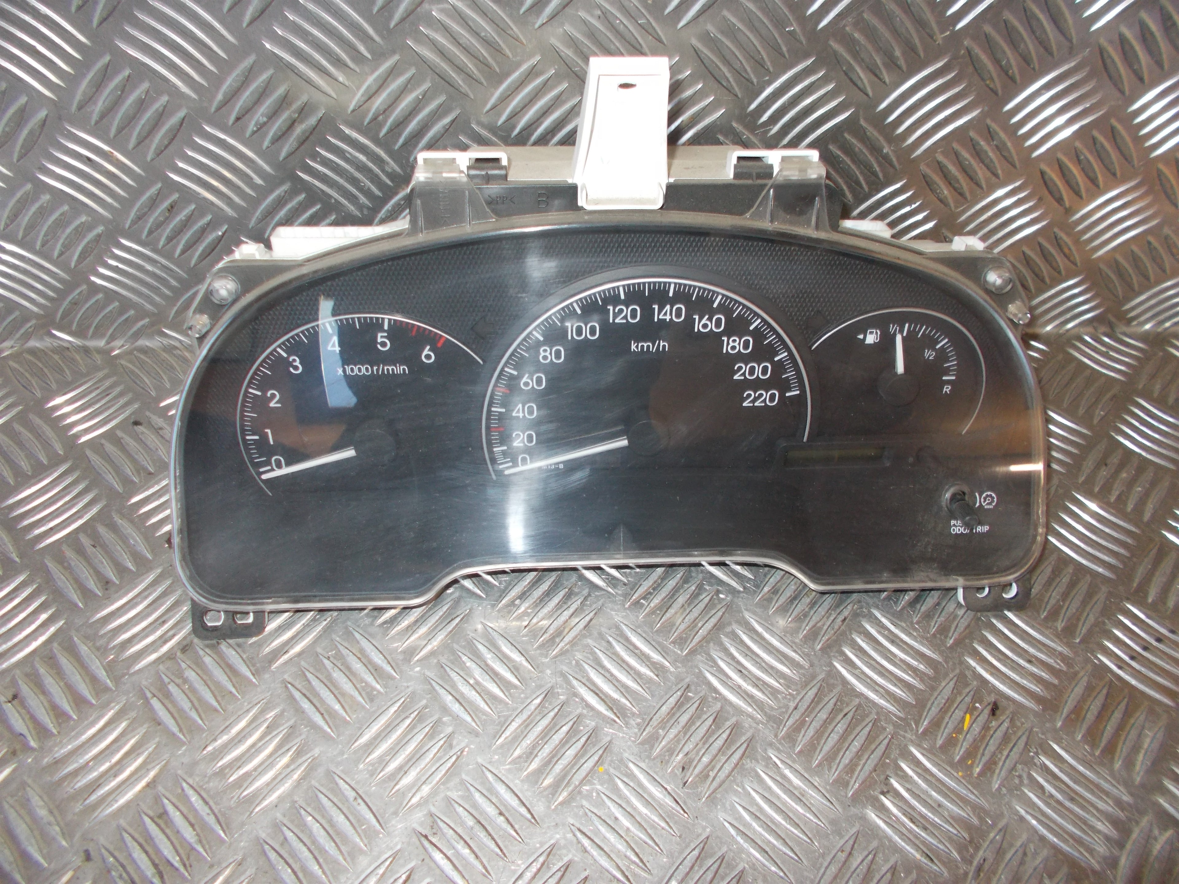 Toyota Avensis Verso Speedometer - Instrument Med OEM Nr. 8380044530 Fra Toyota Ophugger