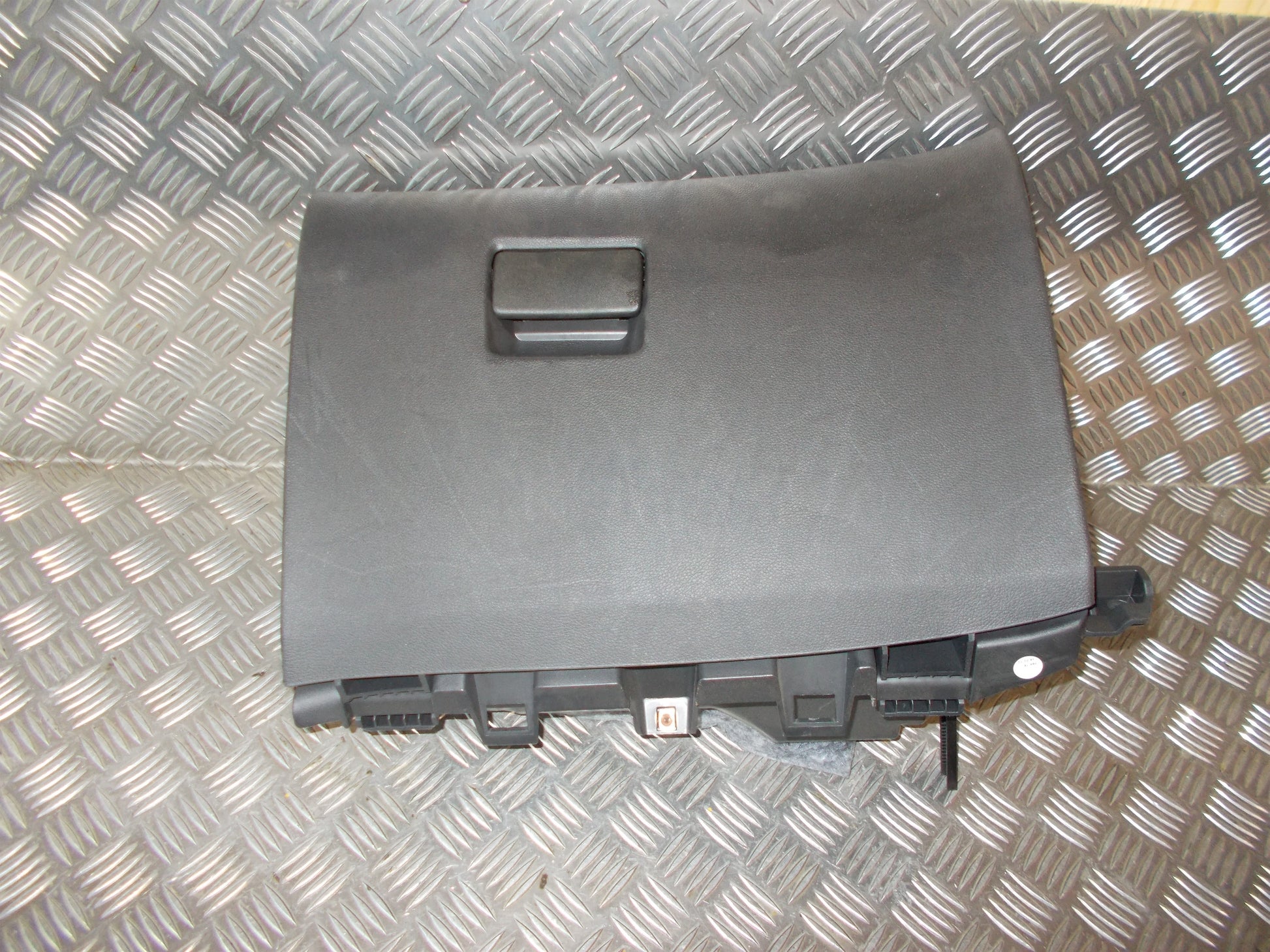 Opel Astra J Handskerum Med OEM Nr. 13313192 Fra Opel Ophugger
