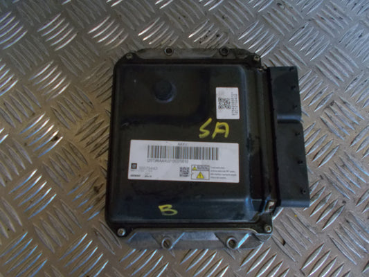 Opel Astra J Motorstyring - Motorstyreboks - Injection Elboks Med OEM Nr. 55579443 Fra Opel Ophugger