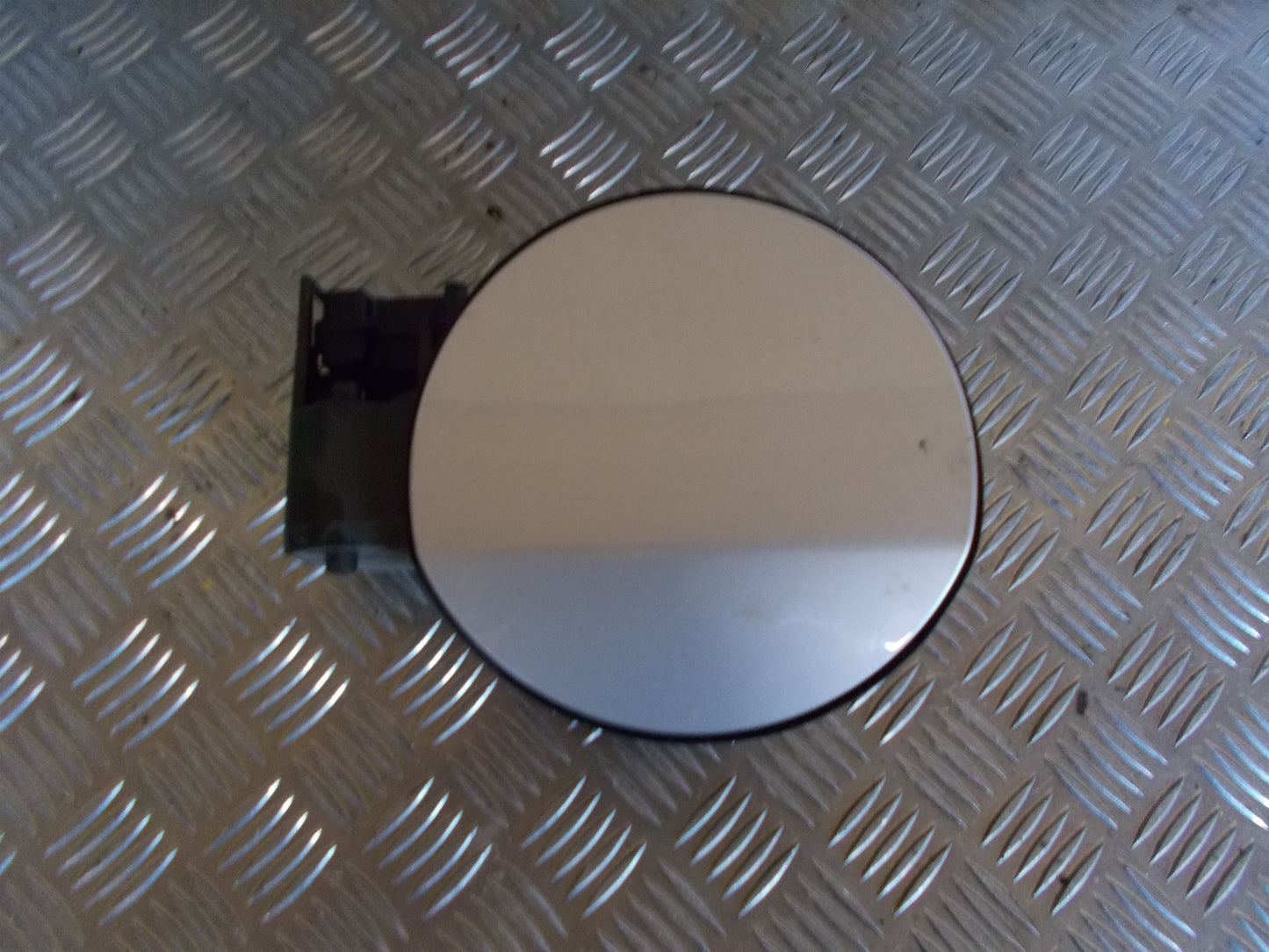 Opel Astra J Benzinklap / Tankklap Med OEM Nr. Ophugger Fra Opel Ophugger