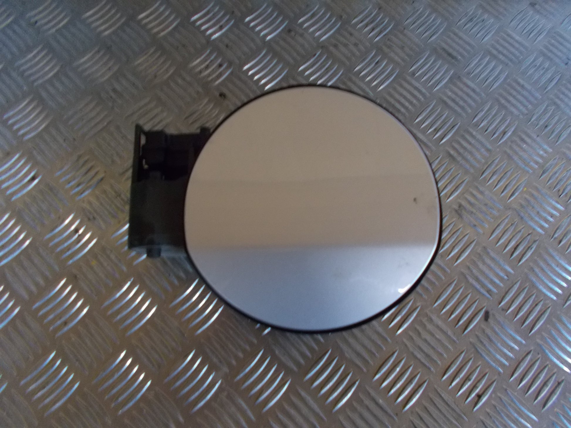 Opel Astra J Benzinklap / Tankklap Med OEM Nr. Ophugger Fra Opel Ophugger