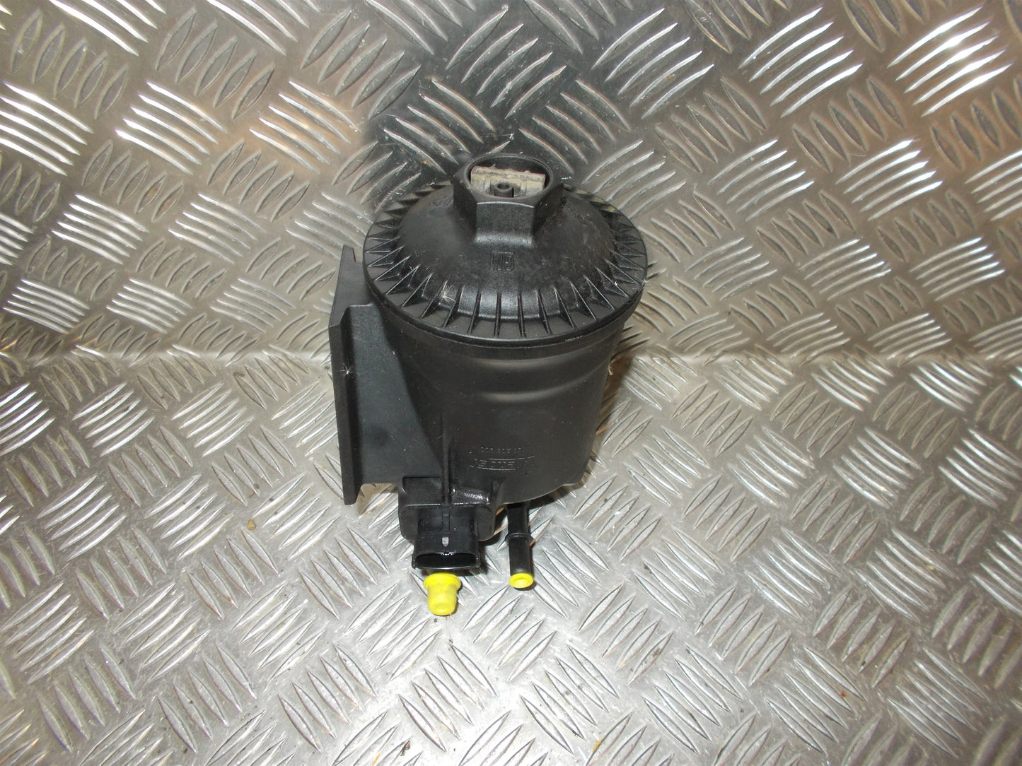 Opel Astra J Brændstoffilter Konsol Med OEM Nr. 13251276 Fra Opel Ophugger