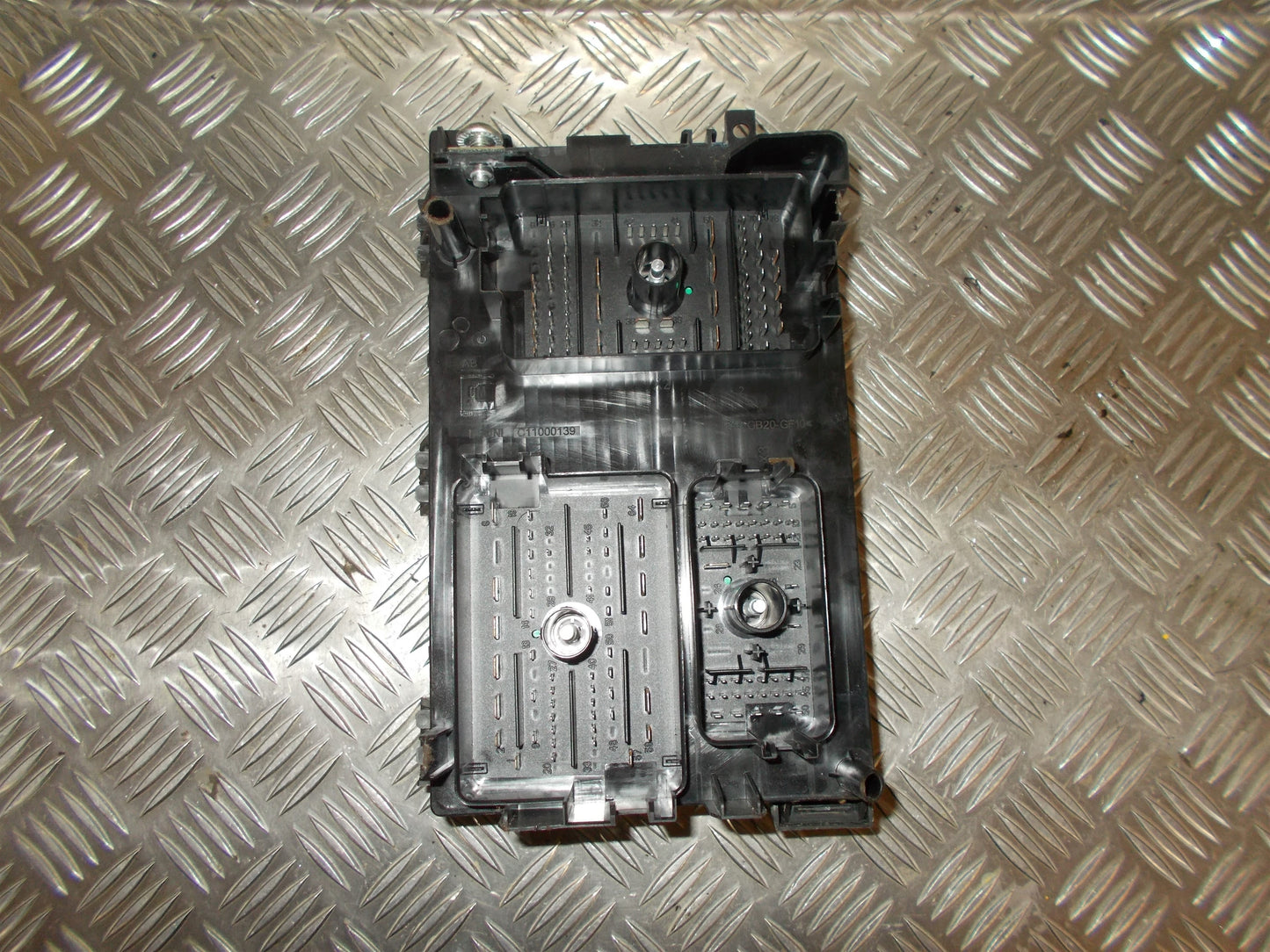 Opel Astra J Sikringsboks Med OEM Nr. 13343769 Fra Opel Ophugger