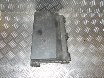 Opel Astra J Sikringsboks Med OEM Nr. 13343769 Fra Opel Ophugger