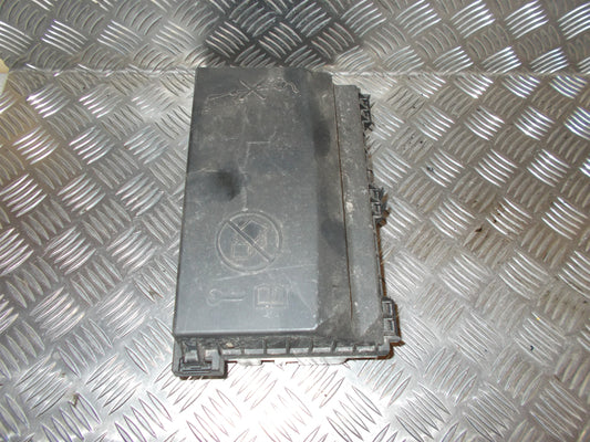 Opel Astra J Sikringsboks Med OEM Nr. 13343769 Fra Opel Ophugger