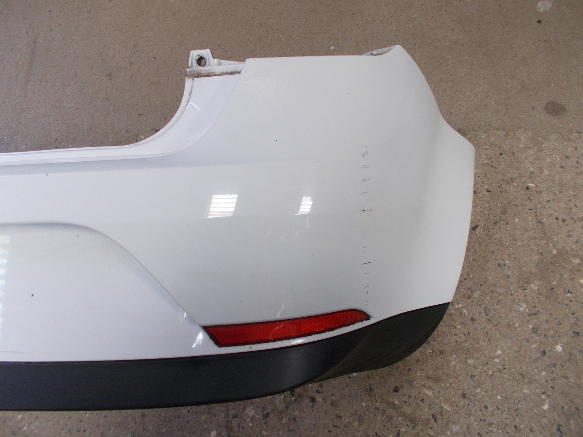 Seat Ibiza 6J Bagkofanger Med OEM Nr. 6J3807421 Fra Seat Ophugger