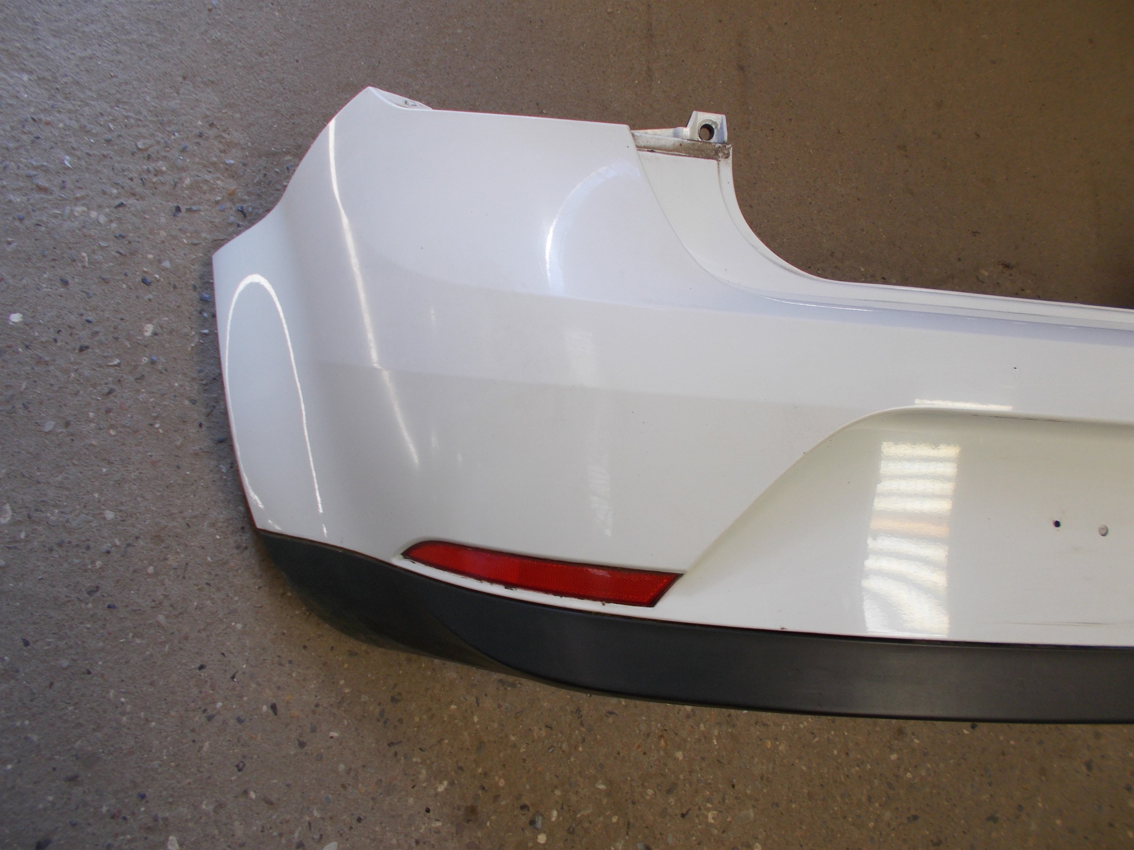 Seat Ibiza Bagkofanger Med OEM Nr. 6J3807421 Fra Seat Ophugger
