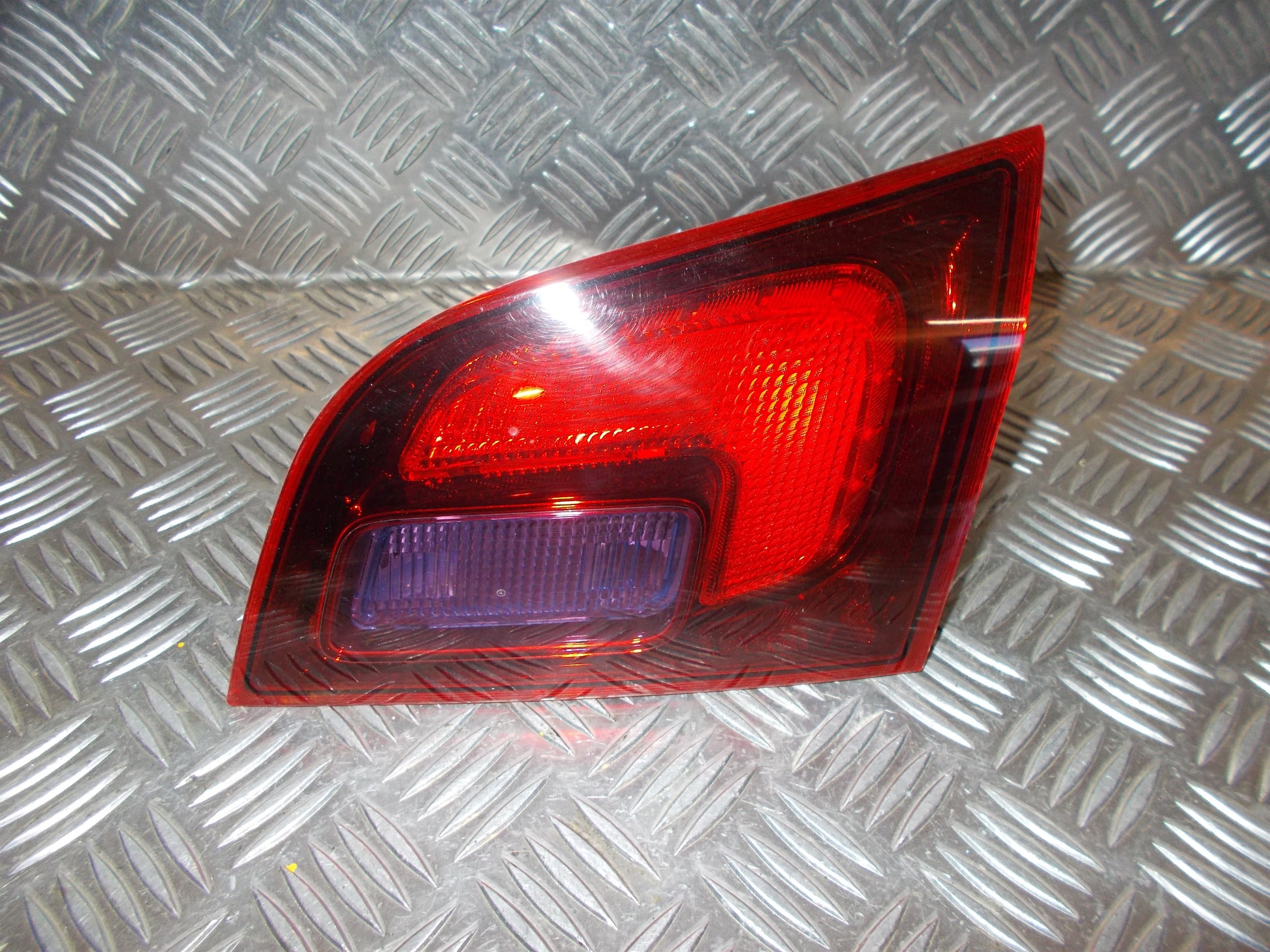 Opel Astra J Baglygte Med OEM Nr. 13314053 Fra Opel Ophugger