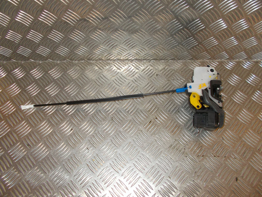 Opel Astra J Dørlås Med OEM Nr. 13579522 Fra Opel Ophugger