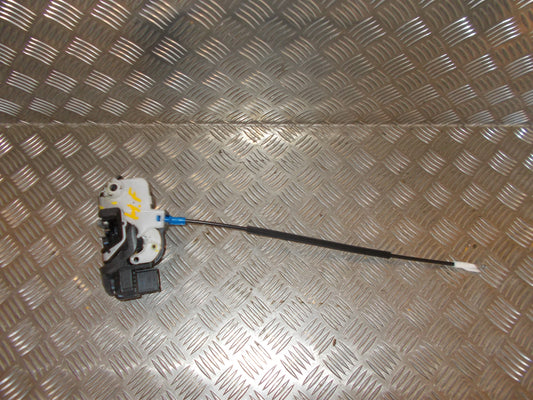 Opel Astra J Dørlås Med OEM Nr. 13579523 Fra Opel Ophugger