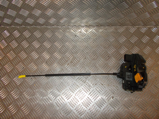 Opel Astra J Dørlås Med OEM Nr. 13579557 Fra Opel Ophugger