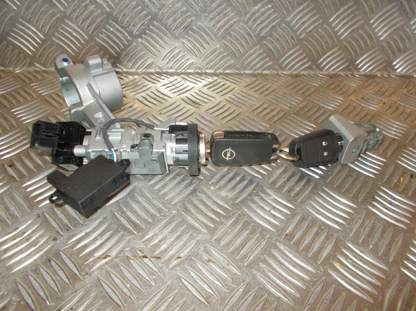 Opel Astra J Ratlås Med OEM Nr. 2276558 Fra Opel Ophugger