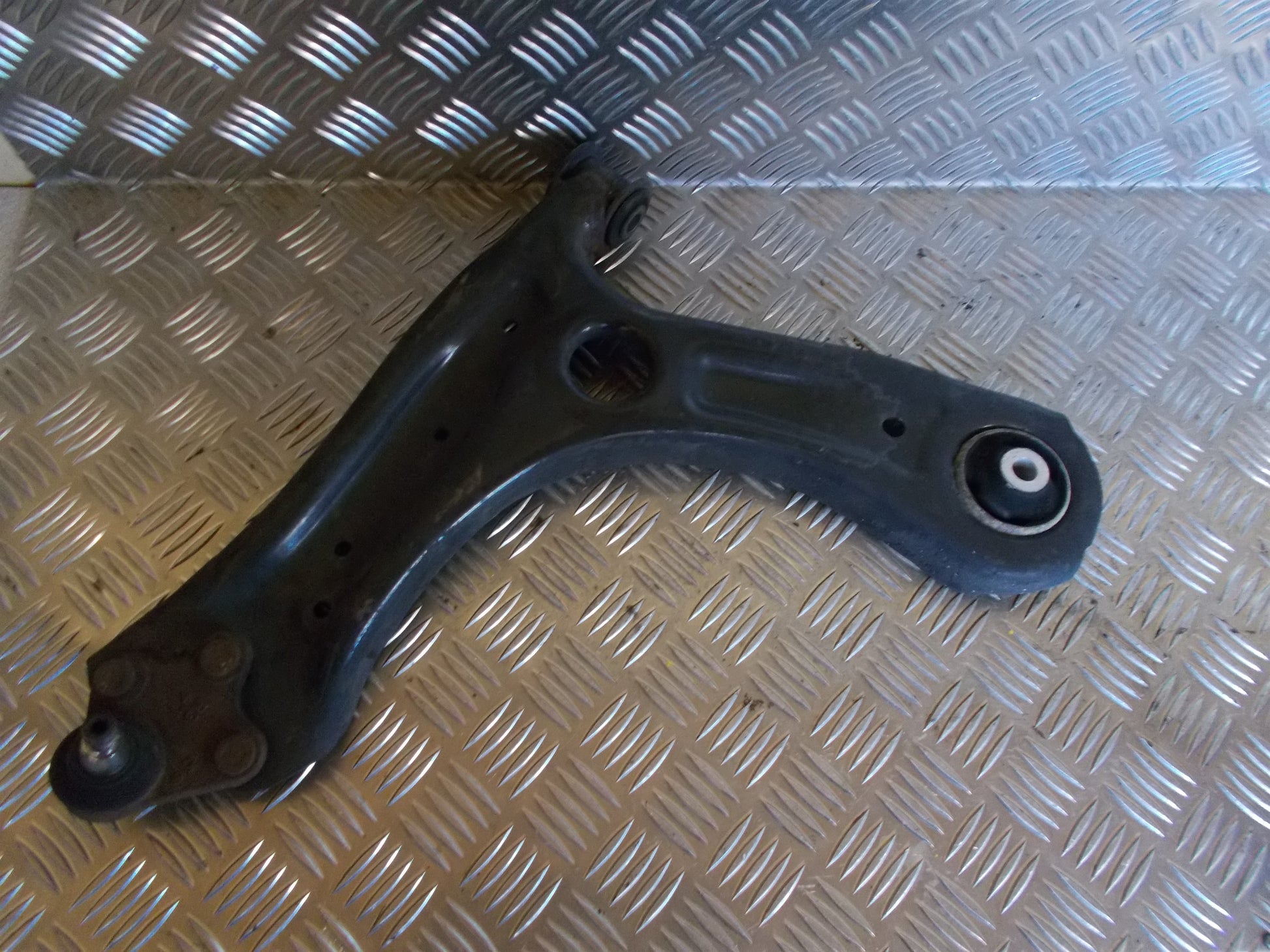 Seat Ibiza 6J Bærearm F.N. V Med OEM Nr. 6R0407151A Fra Seat Ophugger