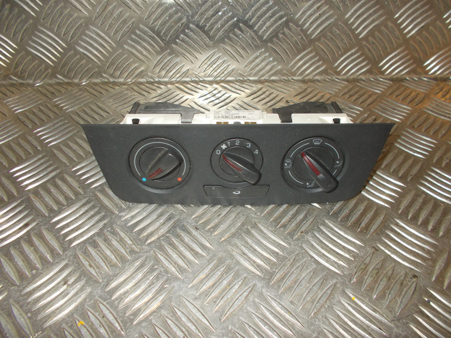 Seat Ibiza 6J Varmeregulering Med OEM Nr. 6J0819045 Fra Seat Ophugger