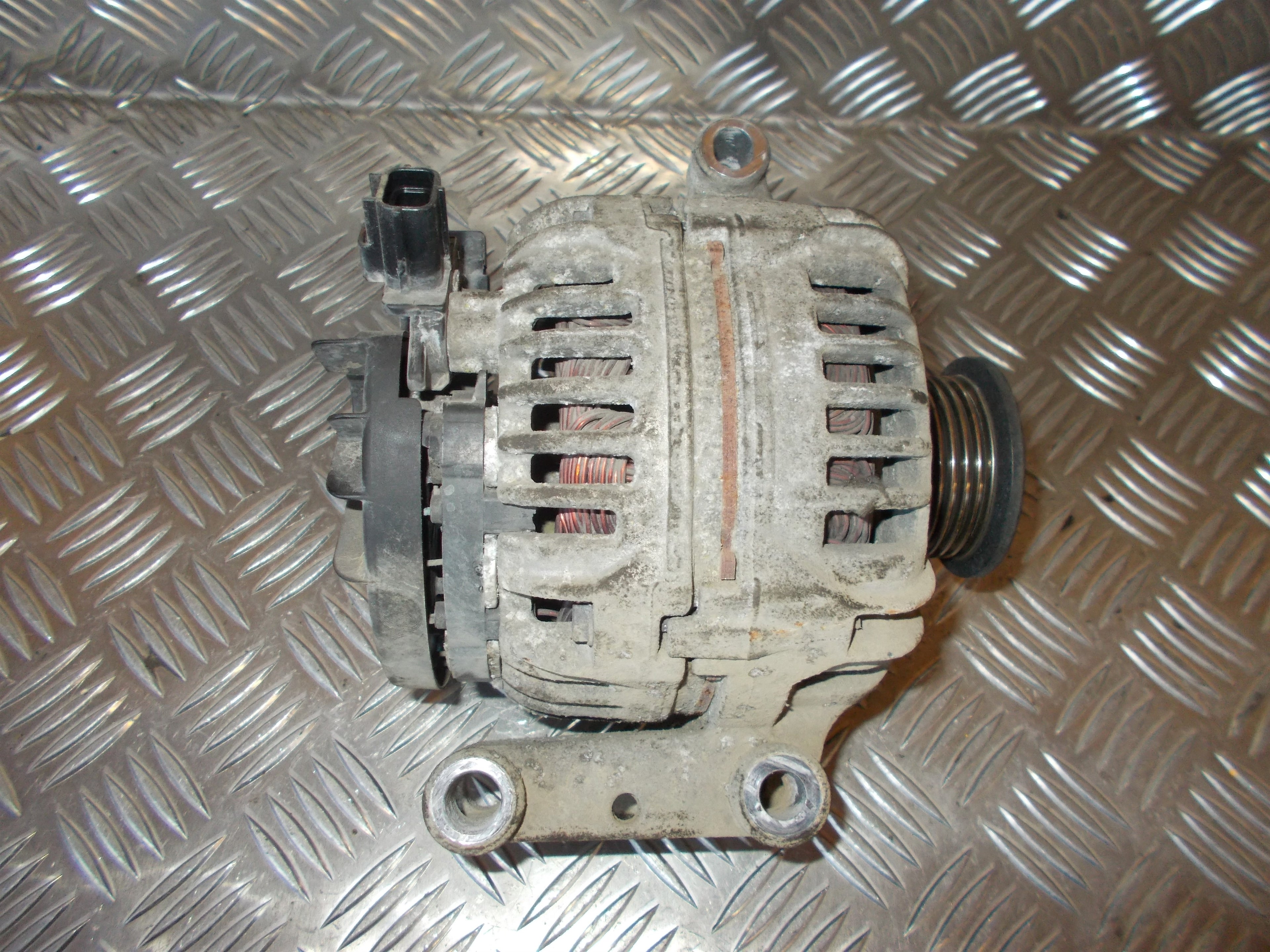 Ford Transit Forhj. Generator Med OEM Nr. 0124415030 Fra Ford Ophugger