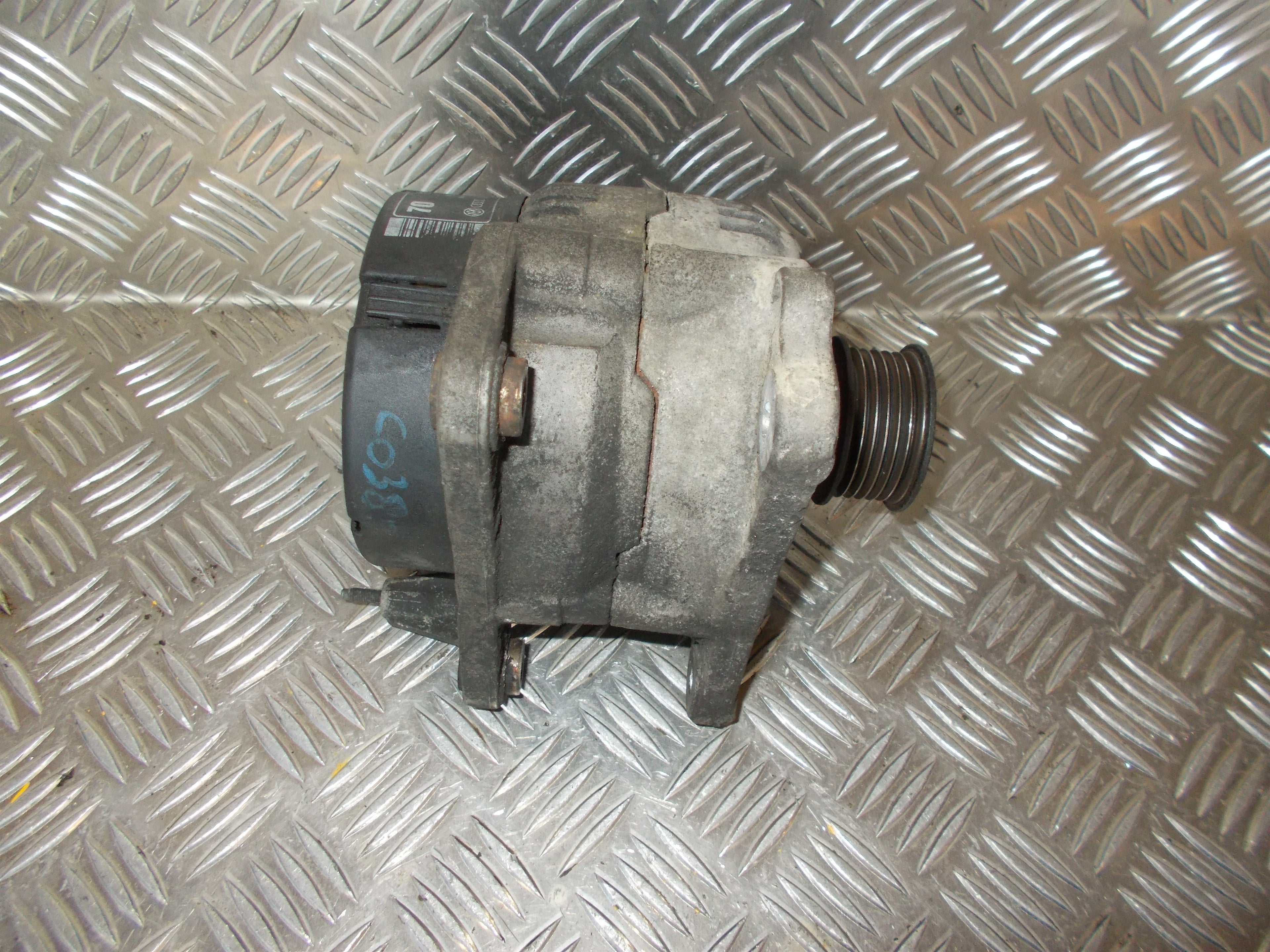 Audi 80/Cab Generator Med OEM Nr. 0120485046 Fra Audi Ophugger