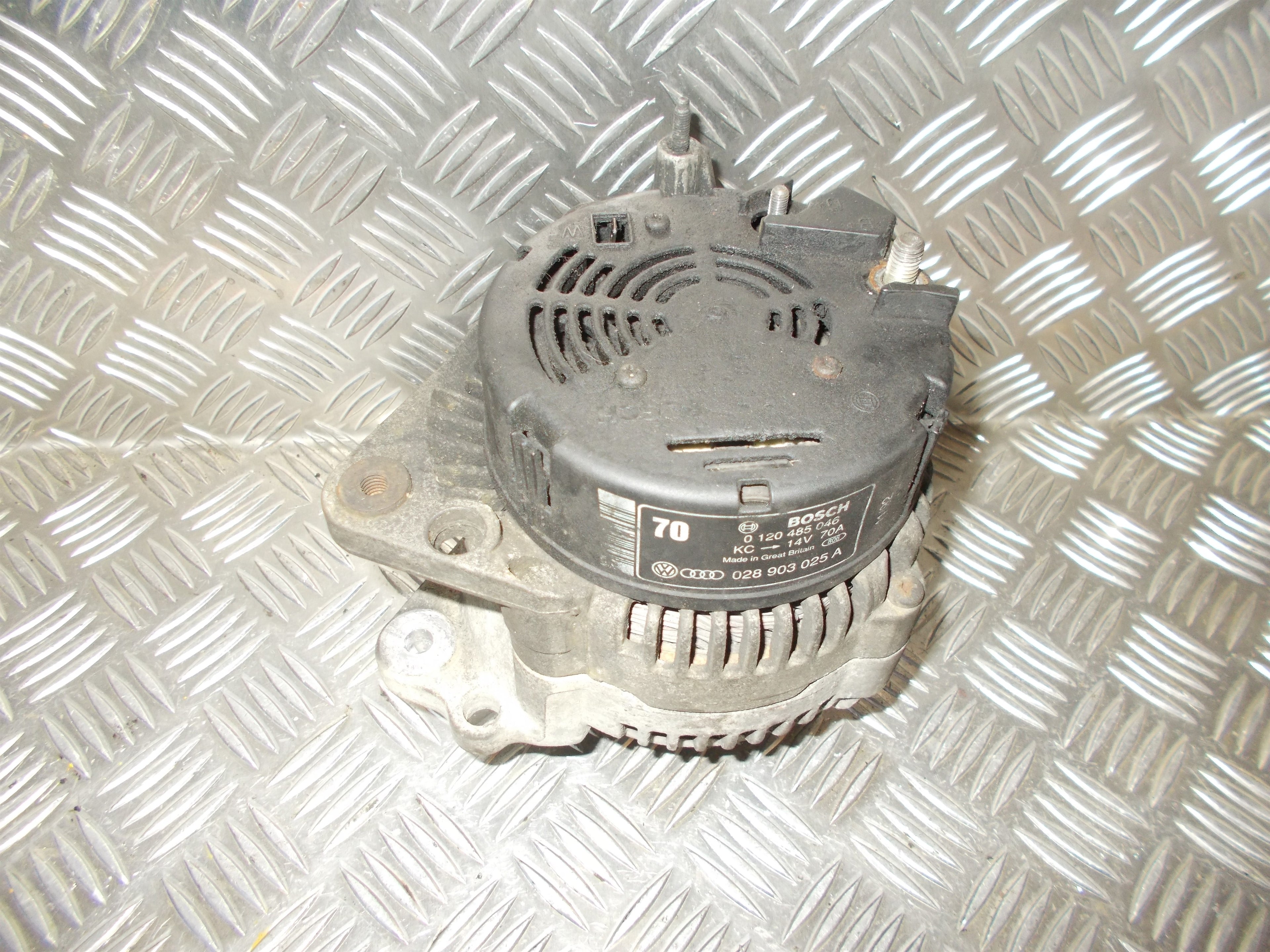 Audi 80/Cab Generator Med OEM Nr. 0120485046 Fra Audi Ophugger