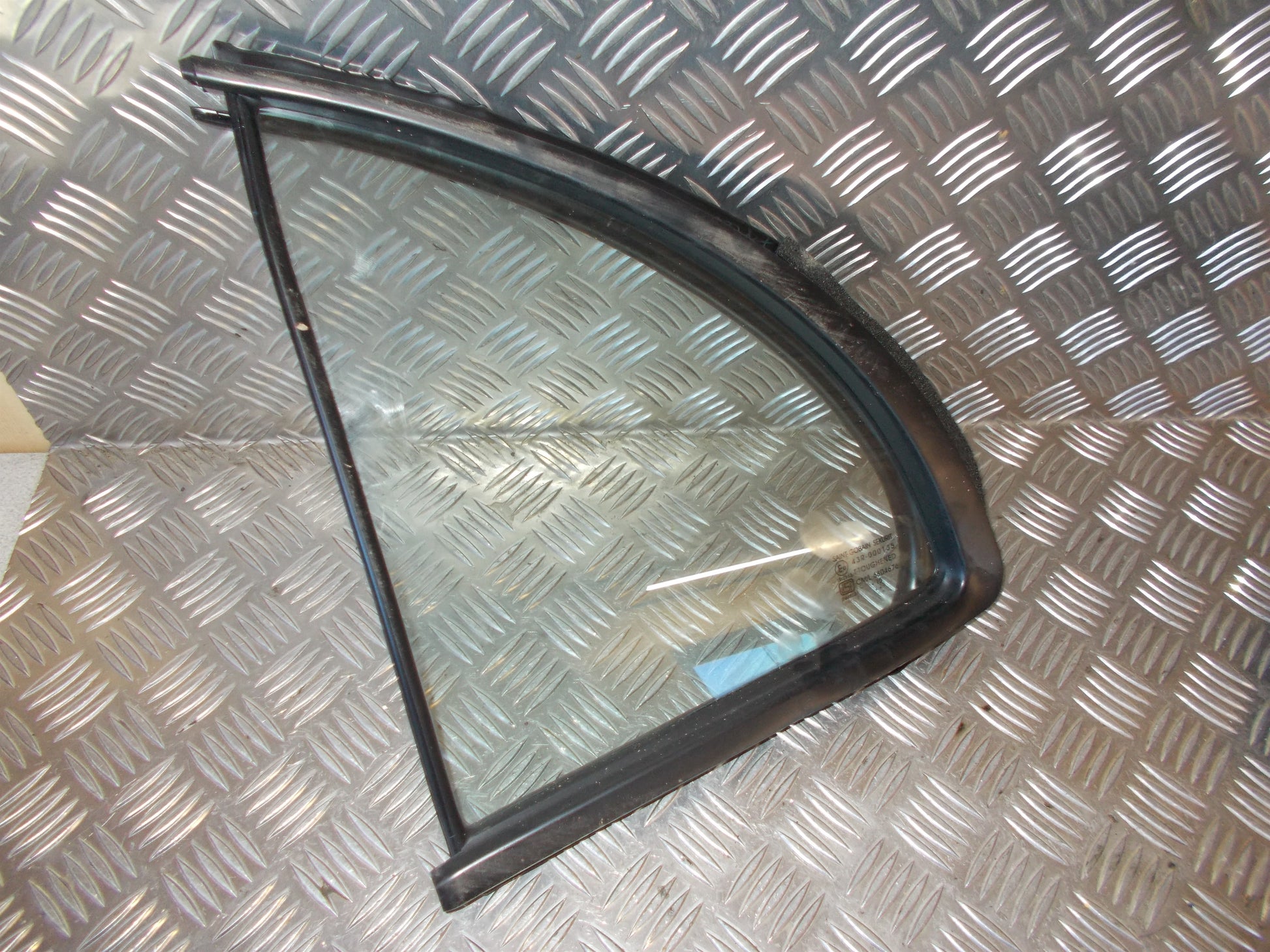Nissan Micra K13 Trekantrude Med OEM Nr. 822631HB0A Fra Nissan Ophugger