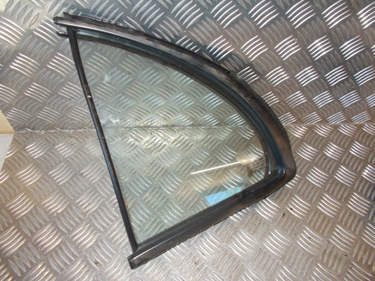 Nissan Micra K13 Trekantrude Med OEM Nr. 822631HB0A Fra Nissan Ophugger