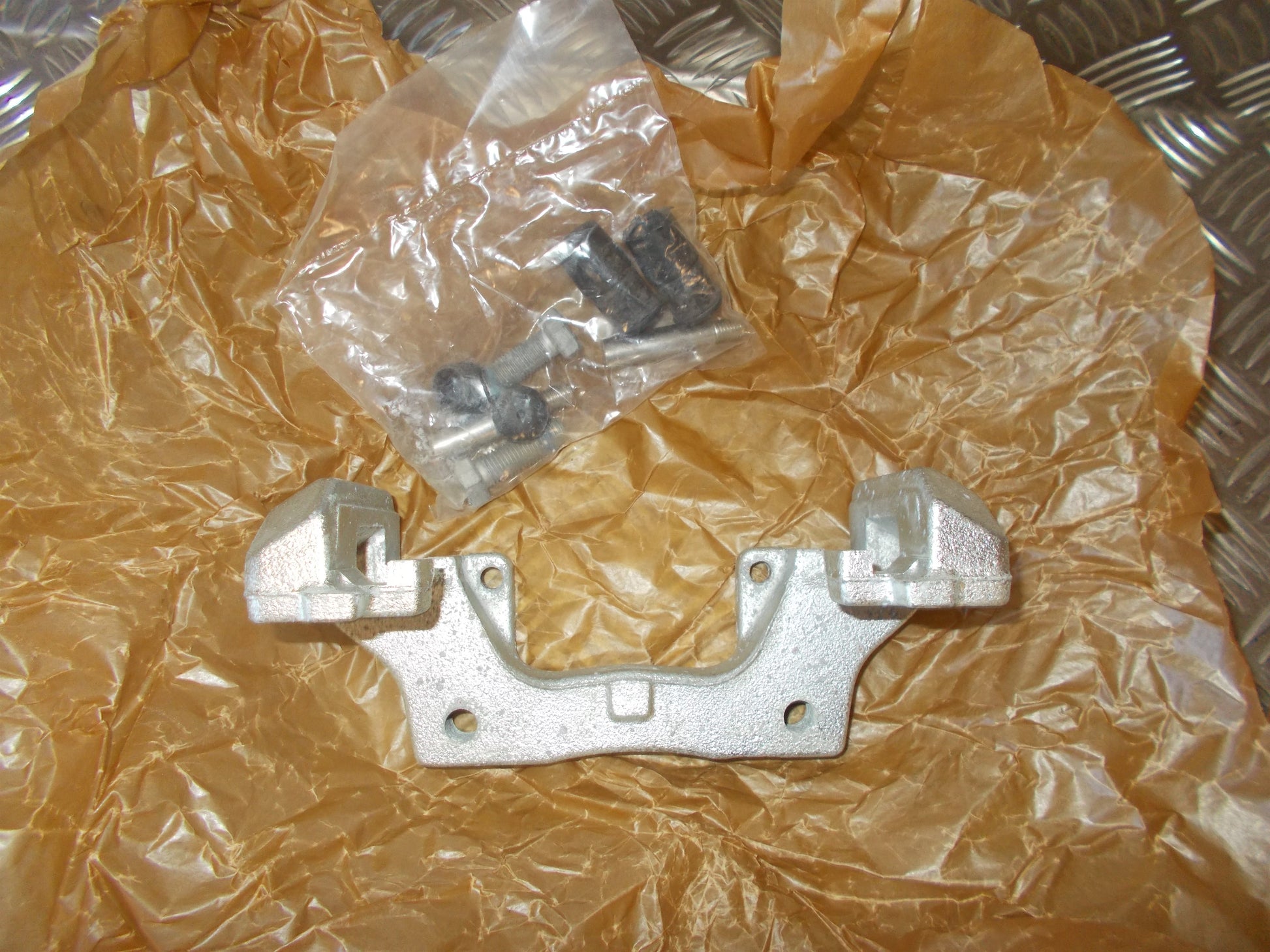 Mercedes E W211 Bremseåg Med OEM Nr. A0004205615 Fra Mercedes Ophugger