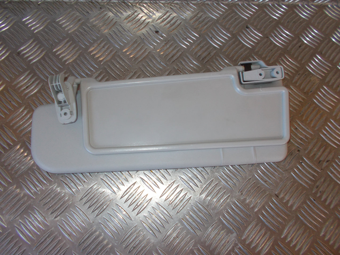 Skoda Octavia Solskærm Med OEM Nr. 1Z0857551R Fra Skoda Ophugger