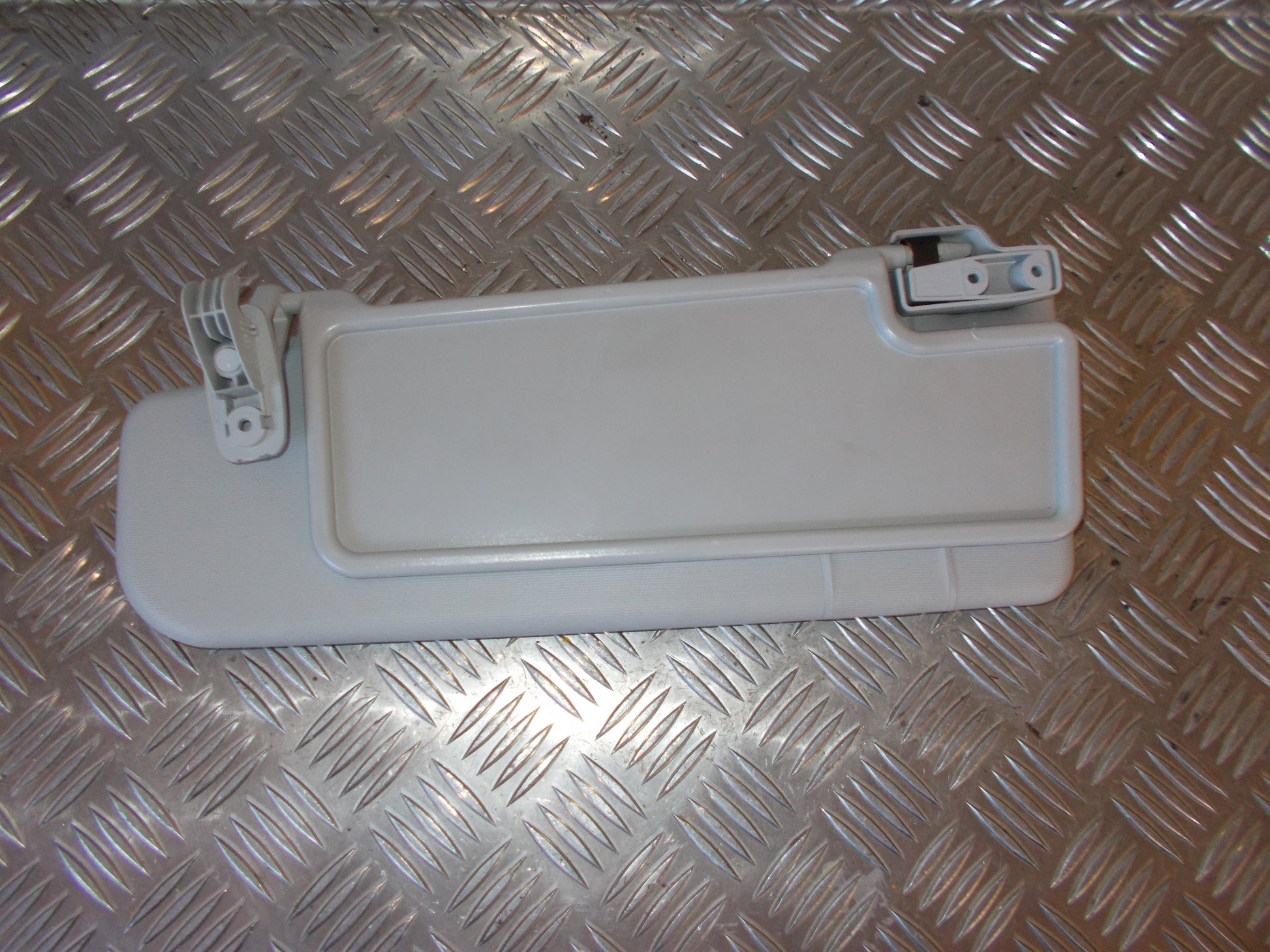 Skoda Octavia Solskærm Med OEM Nr. 1Z0857551R Fra Skoda Ophugger